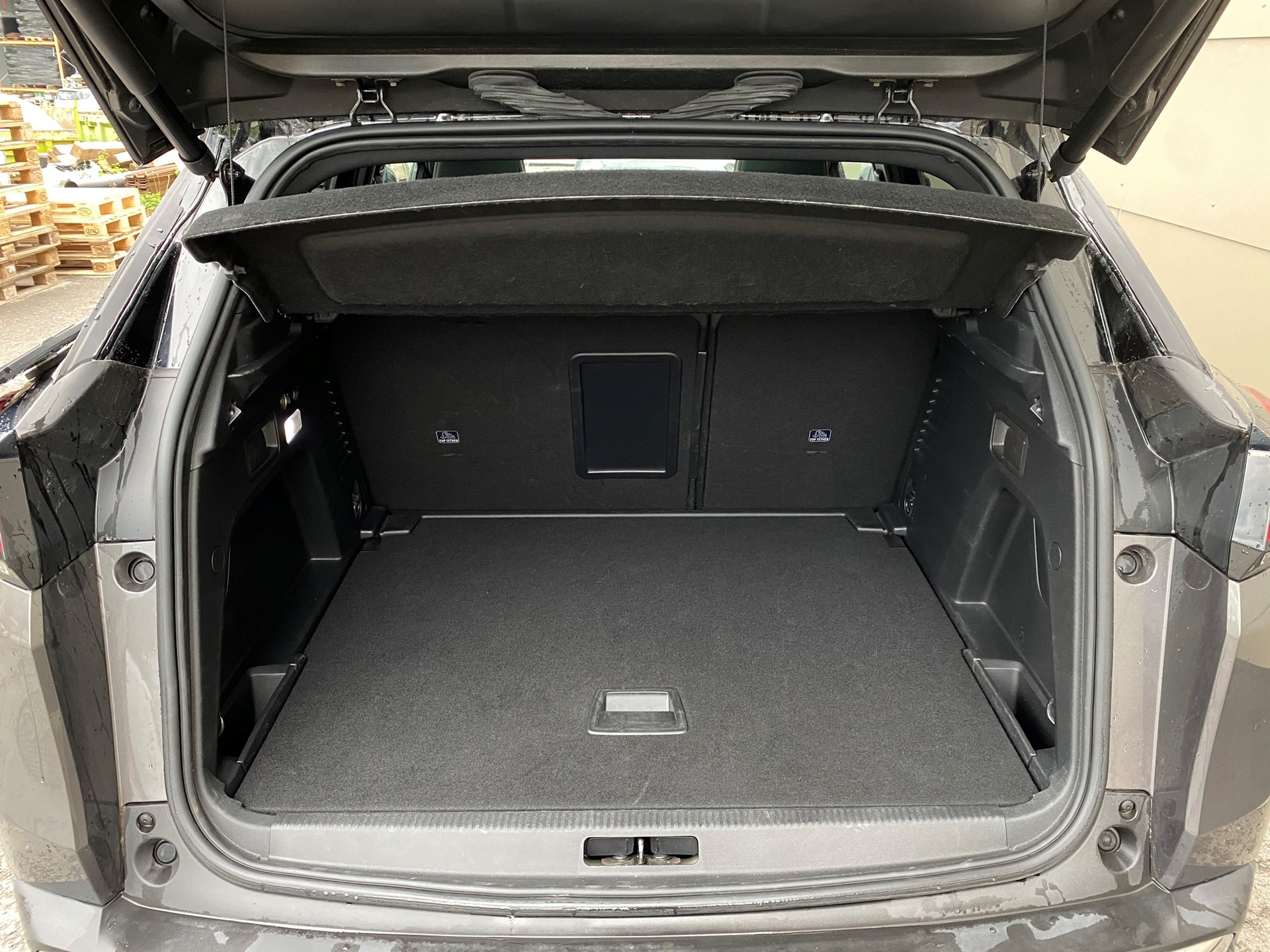PEUGEOT 3008 2.0 BlueHDi GT Line-image-11