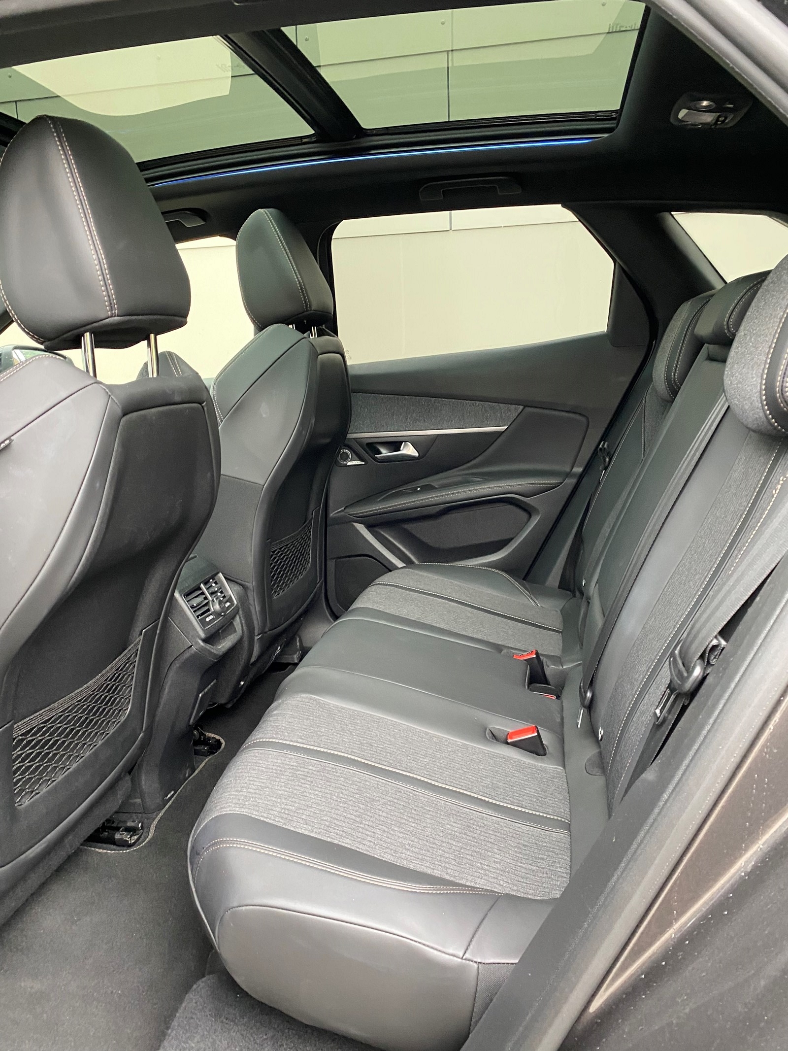 PEUGEOT 3008 2.0 BlueHDi GT Line-image-10
