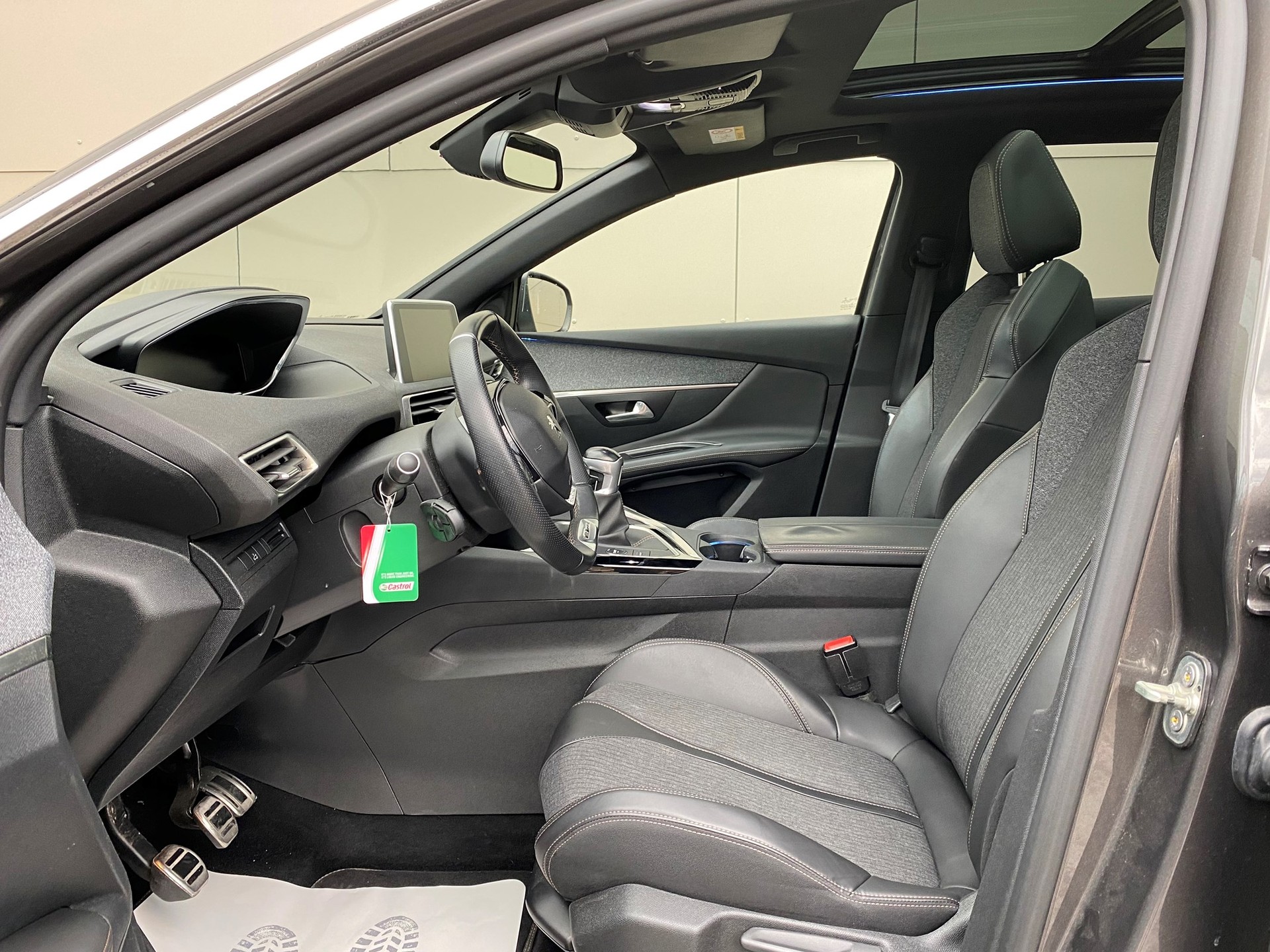 PEUGEOT 3008 2.0 BlueHDi GT Line-image-7