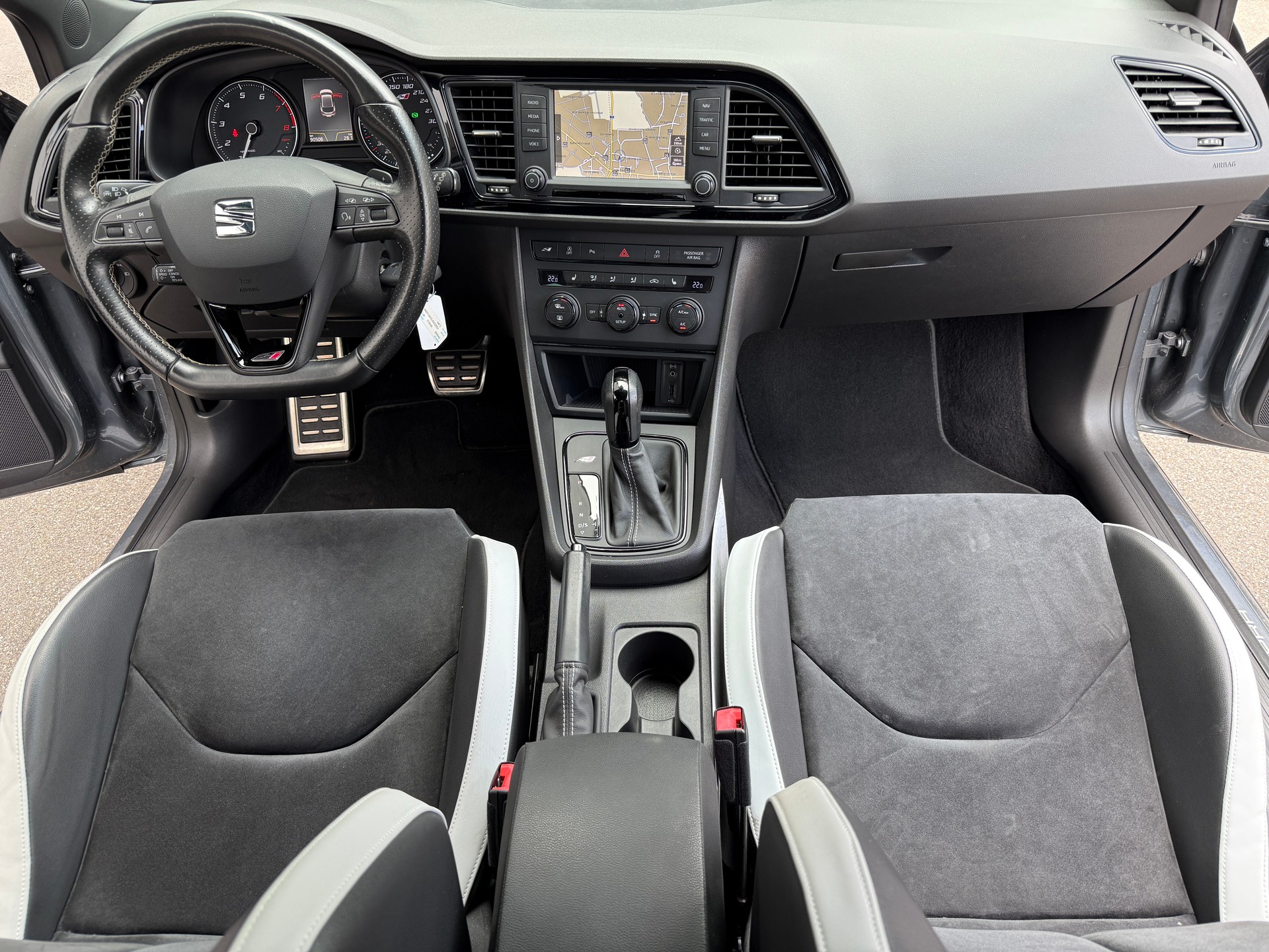 SEAT Leon SC 2.0 TSI Cupra 280PS DSG CH-Auto 63% Rabatt vom Neupreis-image-9