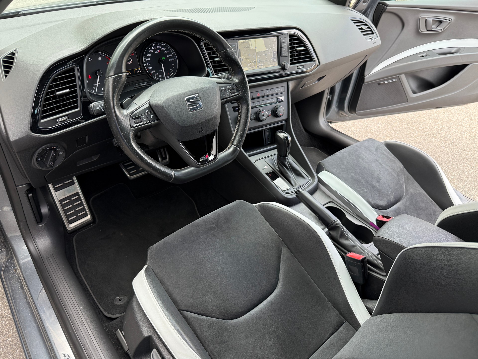 SEAT Leon SC 2.0 TSI Cupra 280PS DSG CH-Auto 63% Rabatt vom Neupreis-image-13