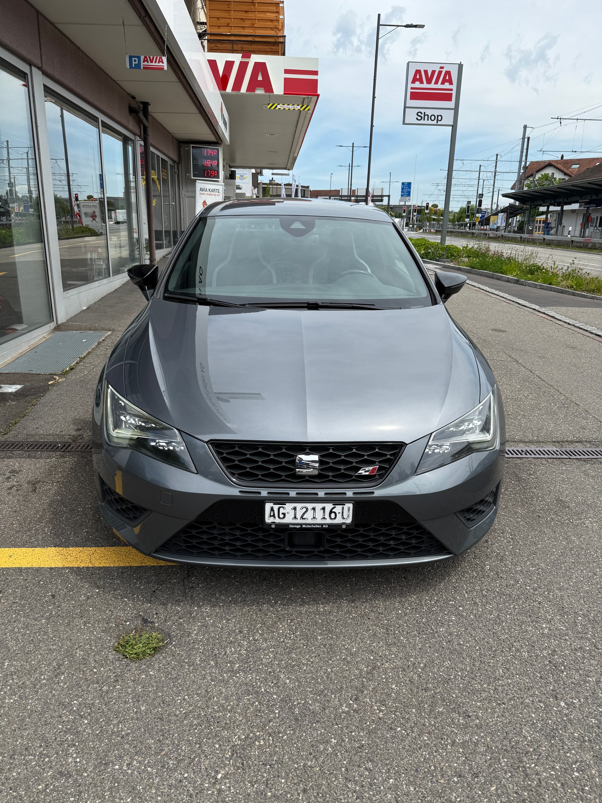 SEAT Leon SC 2.0 TSI Cupra 280PS DSG CH-Auto 63% Rabatt vom Neupreis-image-2
