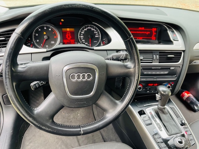 AUDI A4 Avant 1.8 TFSI multitronic-image-10