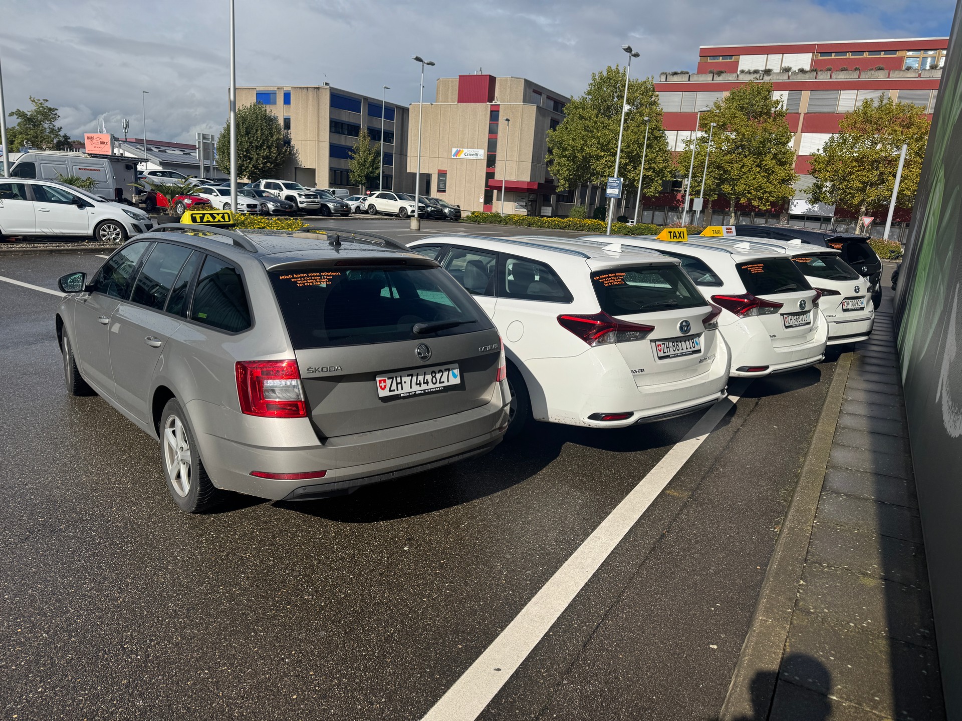 TOYOTA Auris Touring Sports 1.8 HSD Active e-CVT-image-10