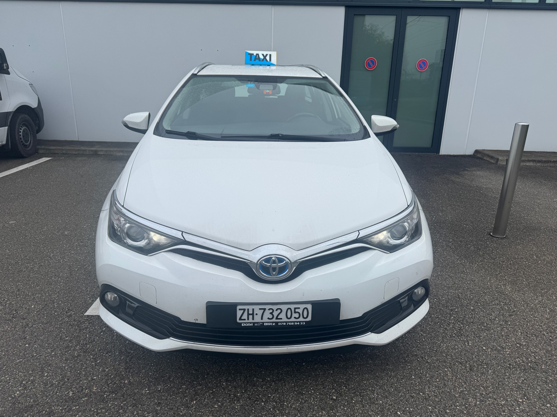 TOYOTA Auris Touring Sports 1.8 HSD Active e-CVT-showroom-element-2