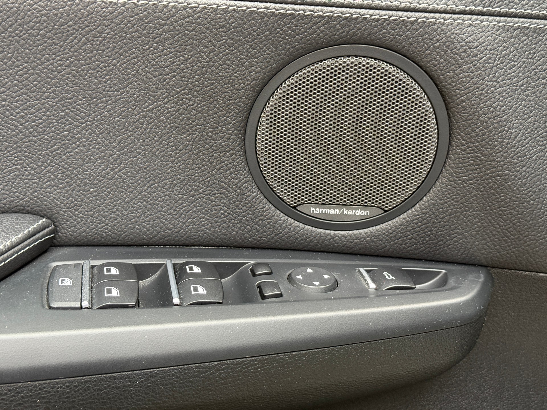 BMW X4 30d xDrive SAG-image-19