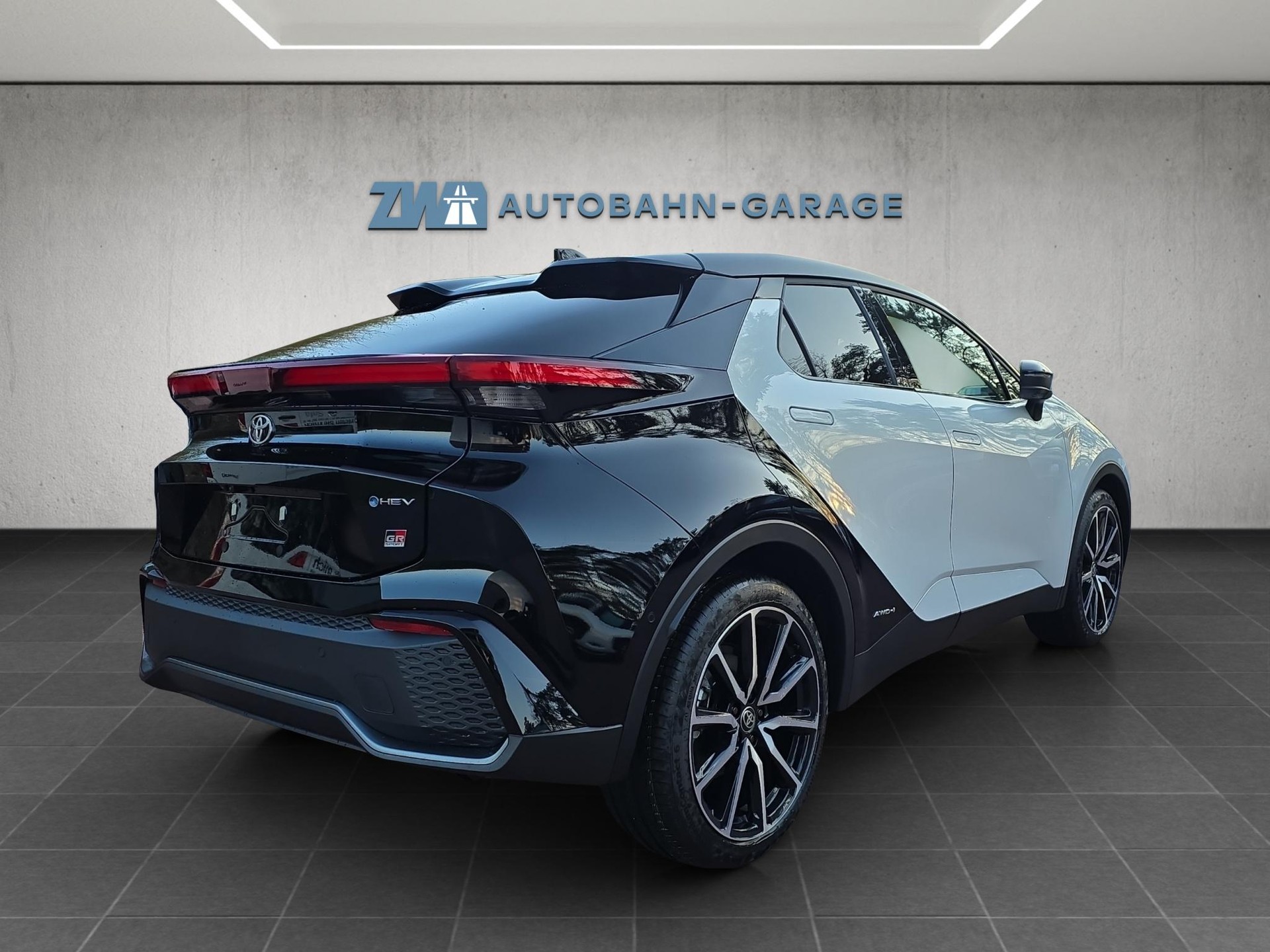 TOYOTA C-HR 2.0 HEV GR Sport Premiere 4x4-image-4