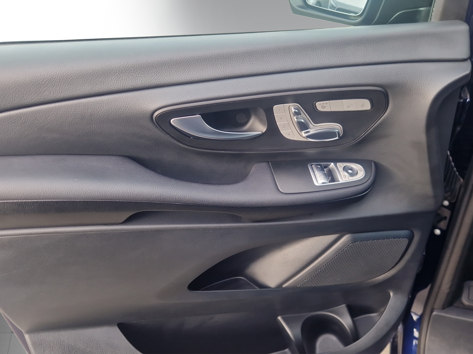 Image MERCEDES-BENZ V-220 V 220 d lang 4Matic 9G-Tronic