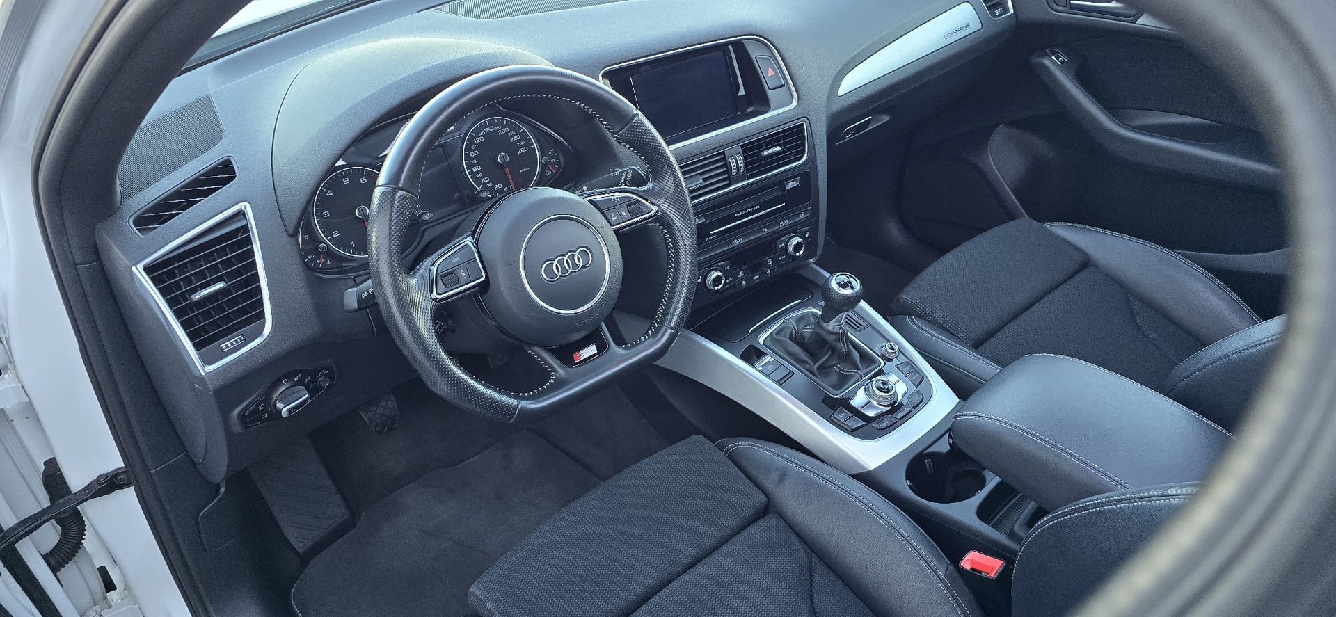 AUDI Q5 2.0 TFSI quattro-image-8