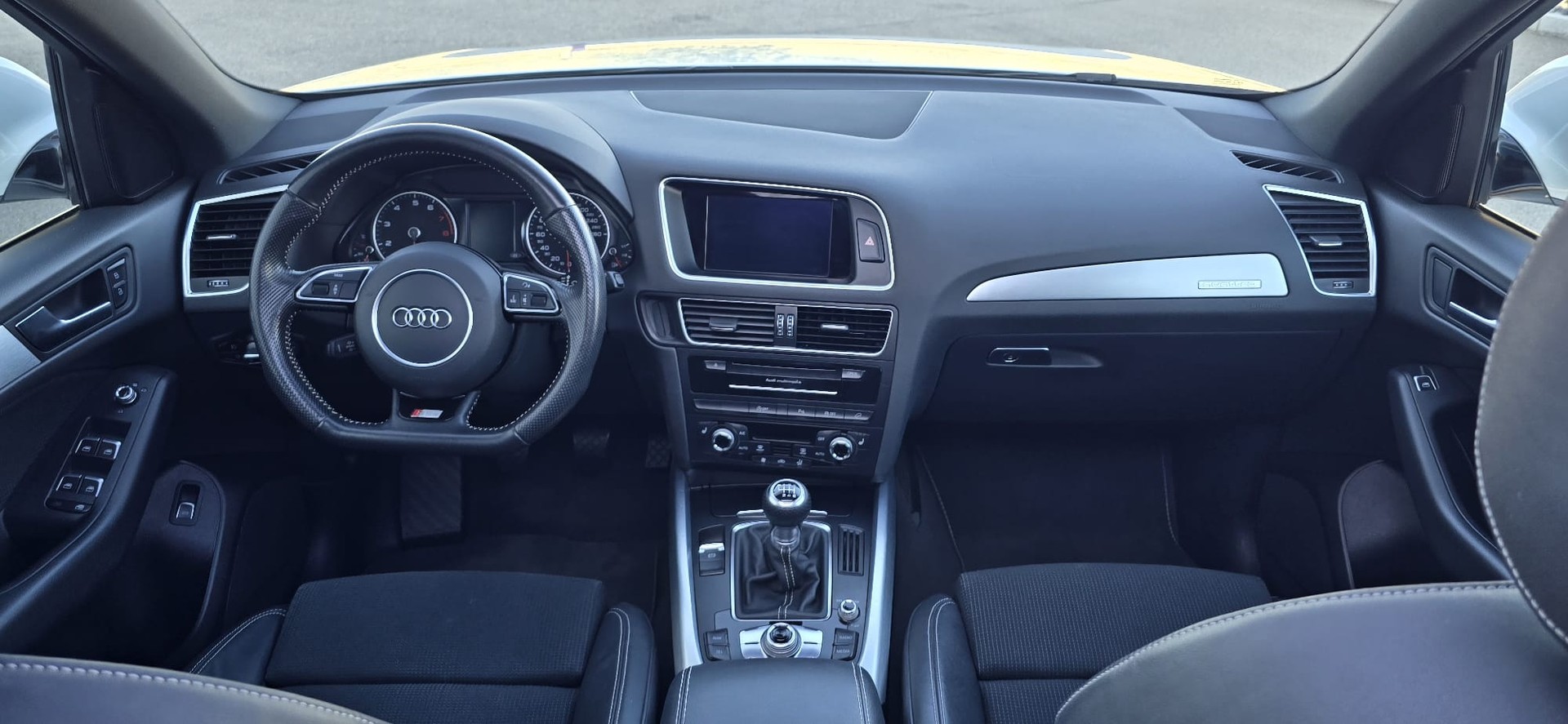 AUDI Q5 2.0 TFSI quattro-image-12