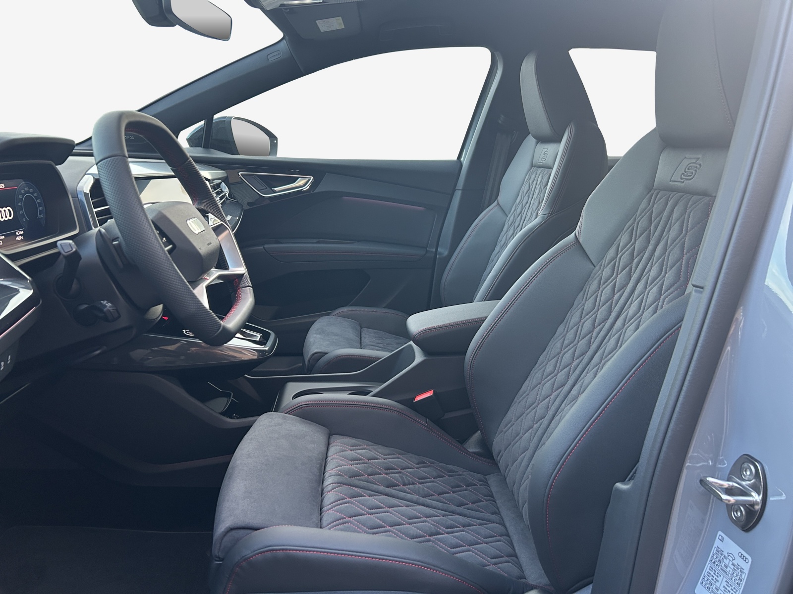 AUDI Q4 e-tron 45 quattro-image-7