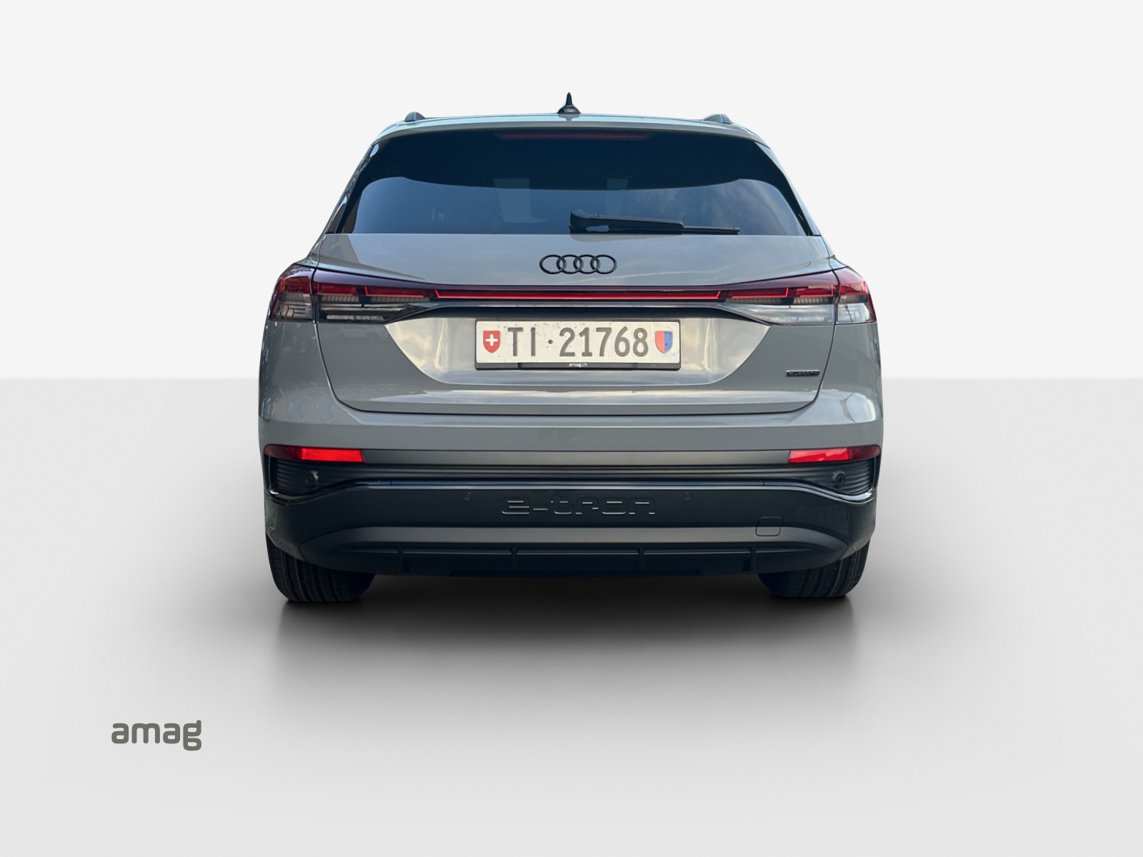 AUDI Q4 e-tron 45 quattro-image-3