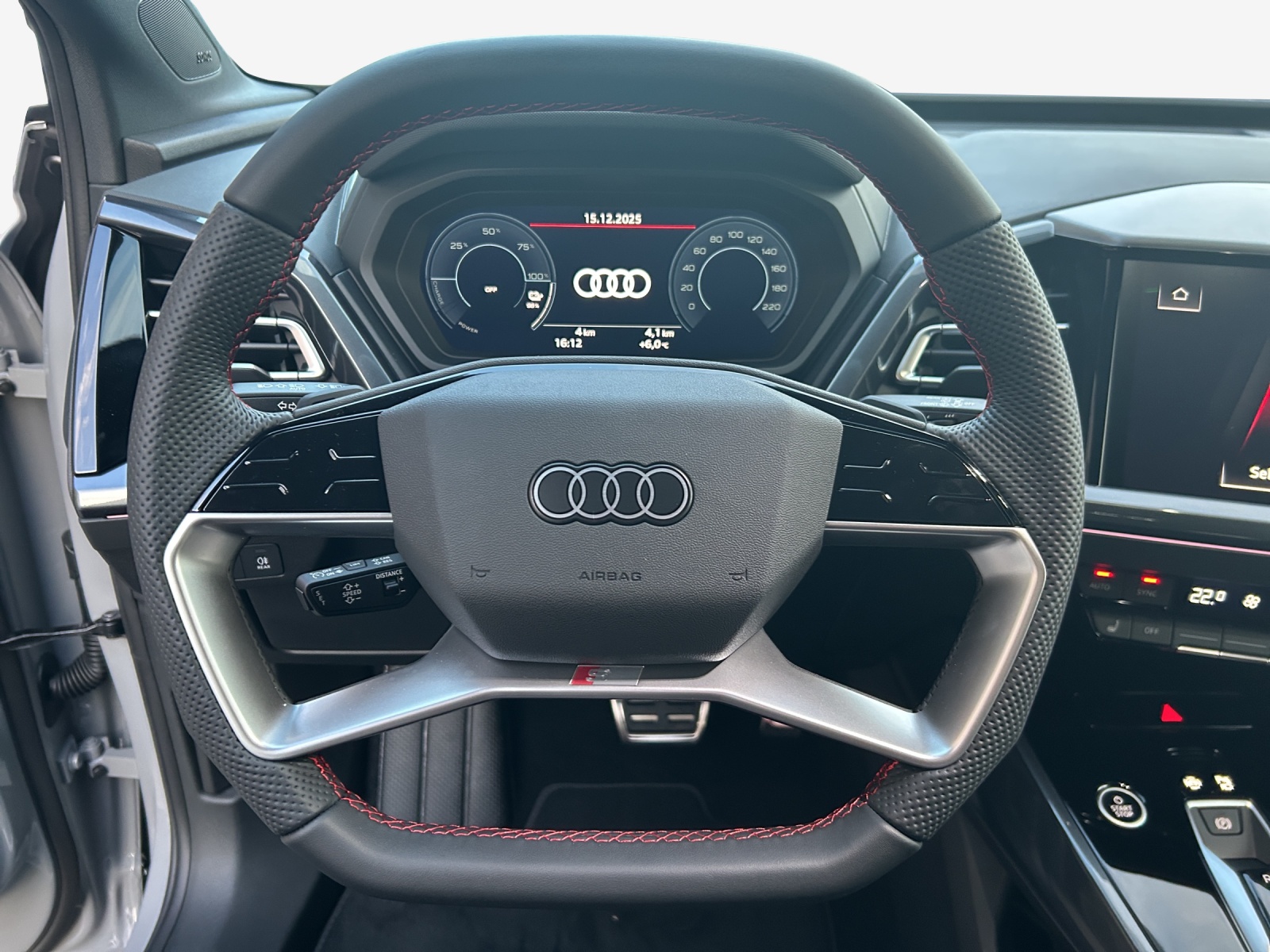 AUDI Q4 e-tron 45 quattro-image-9