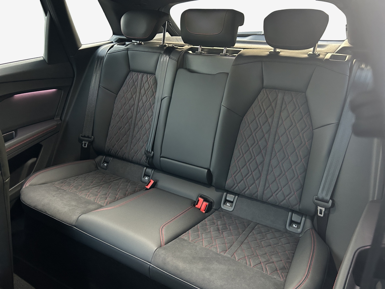 AUDI Q4 e-tron 45 quattro-image-11