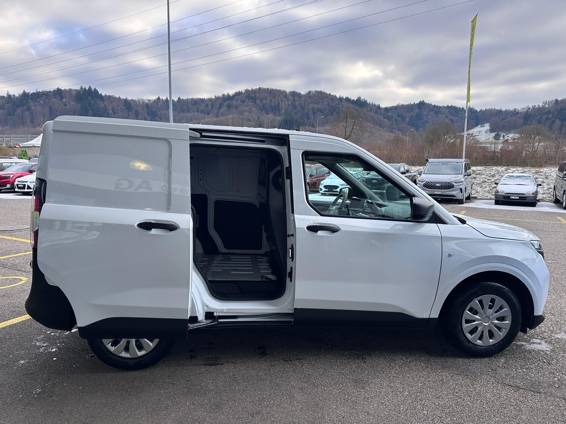 FORD Transit Courier Van 1.0 EcoBoost Trend Automat-image-8