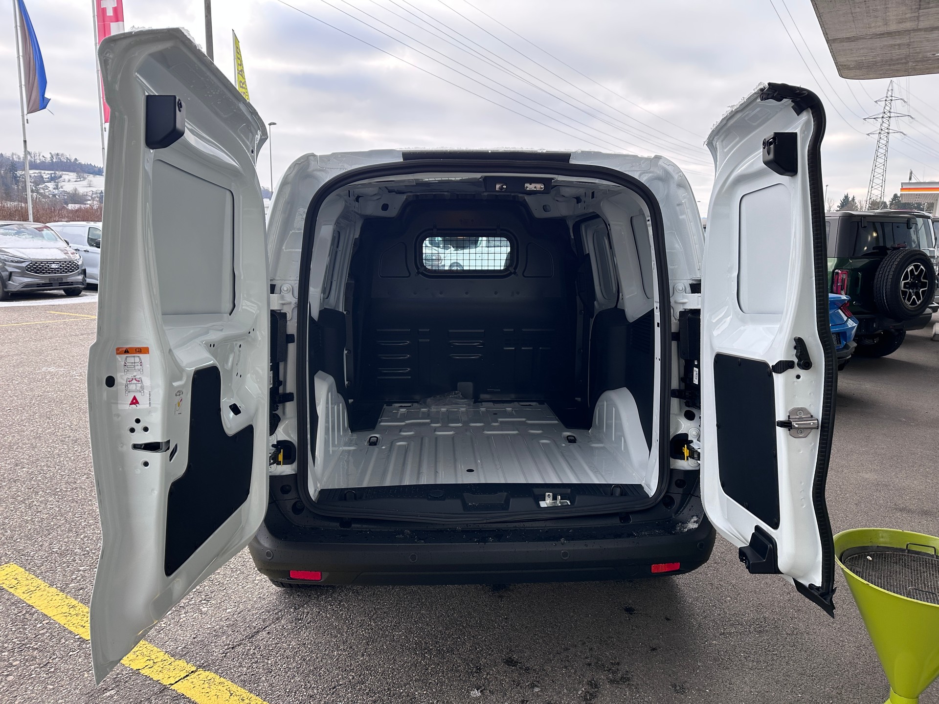 FORD Transit Courier Van 1.0 EcoBoost Trend Automat-image-5