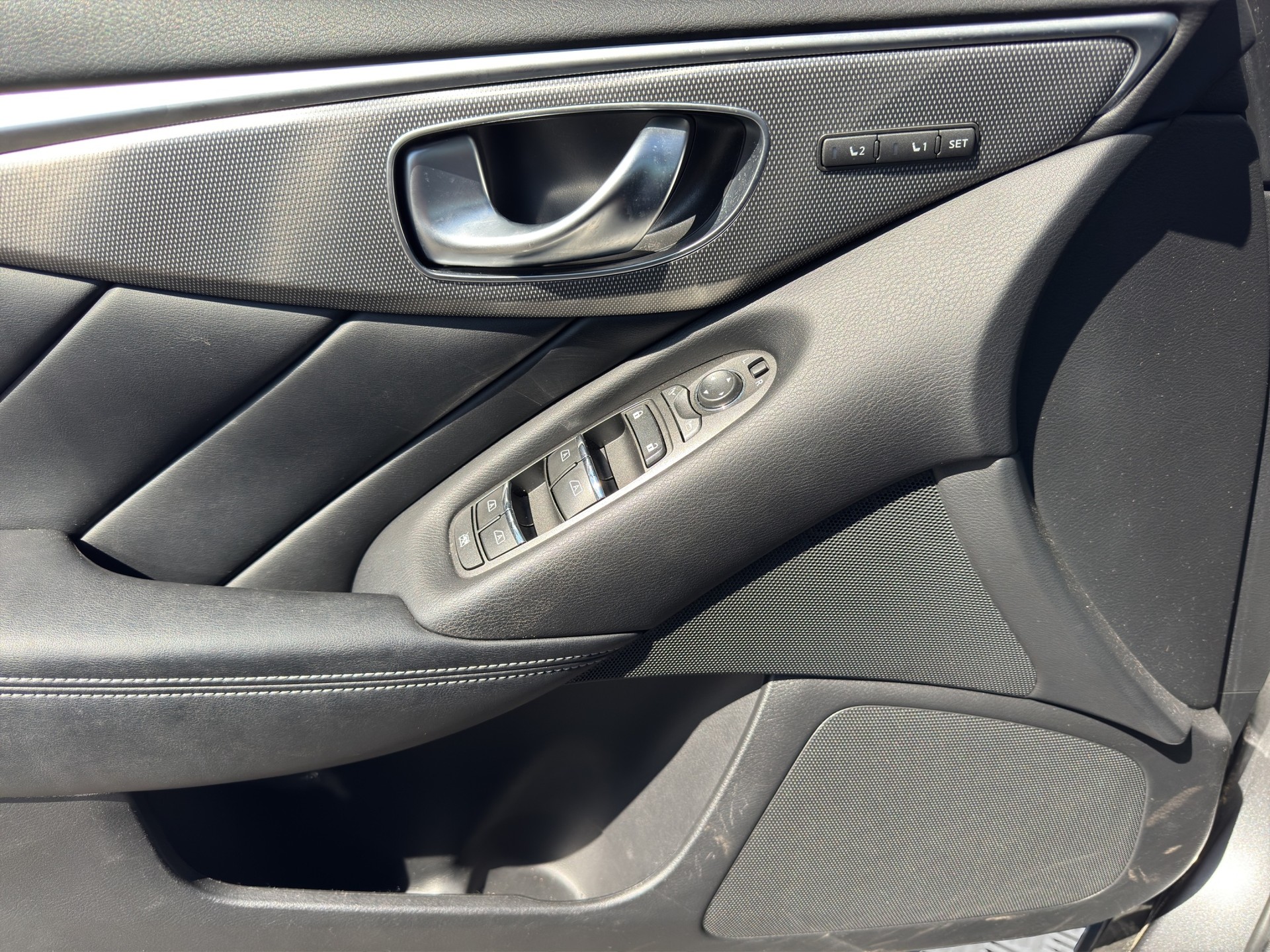 INFINITI Q50 2.0 Premium Tech Automatic-image-2