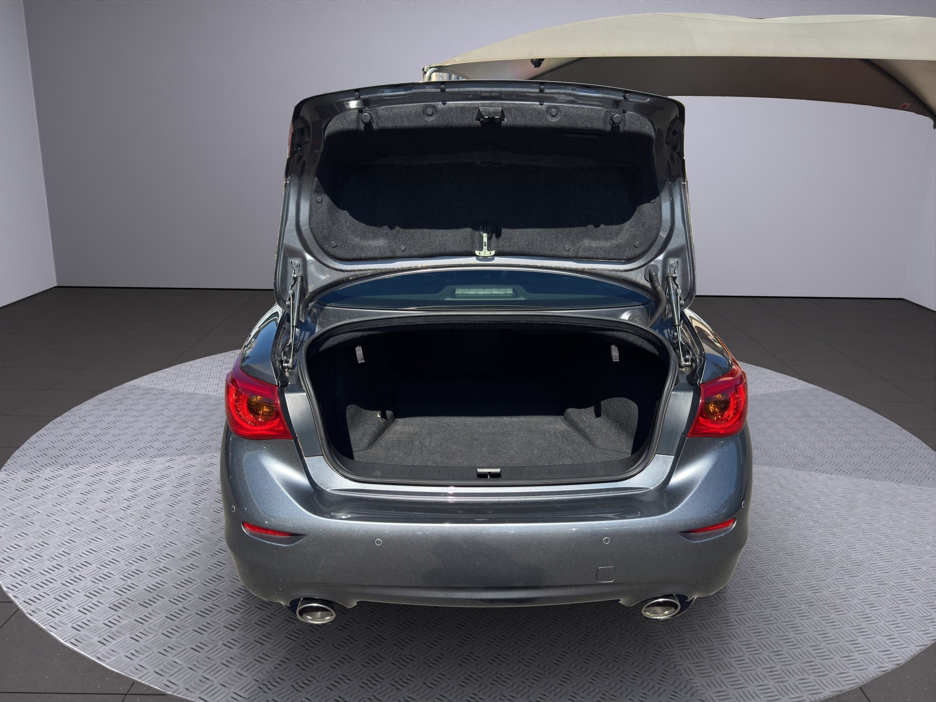INFINITI Q50 2.0 Premium Tech Automatic-image-10