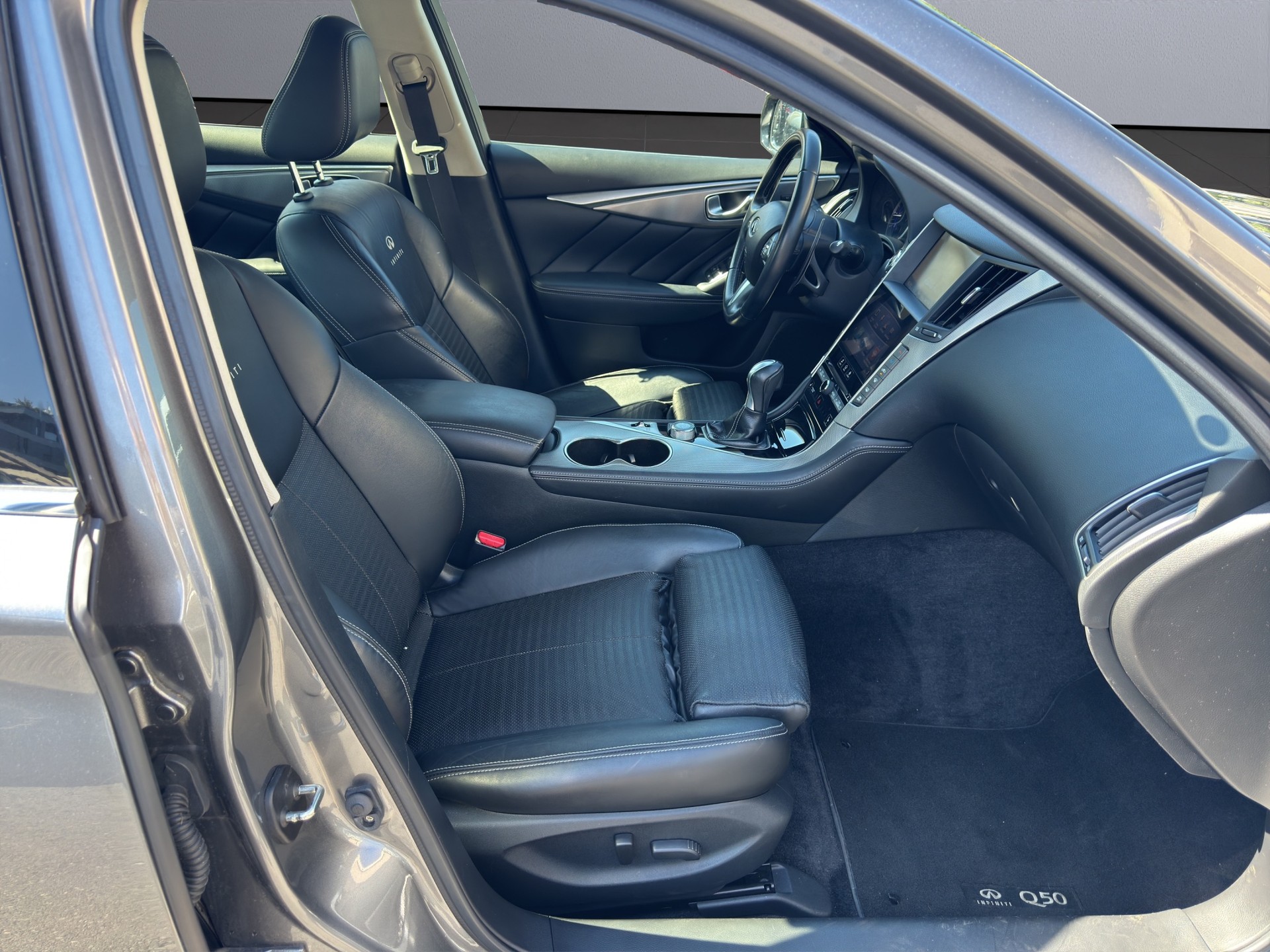 INFINITI Q50 2.0 Premium Tech Automatic-image-8