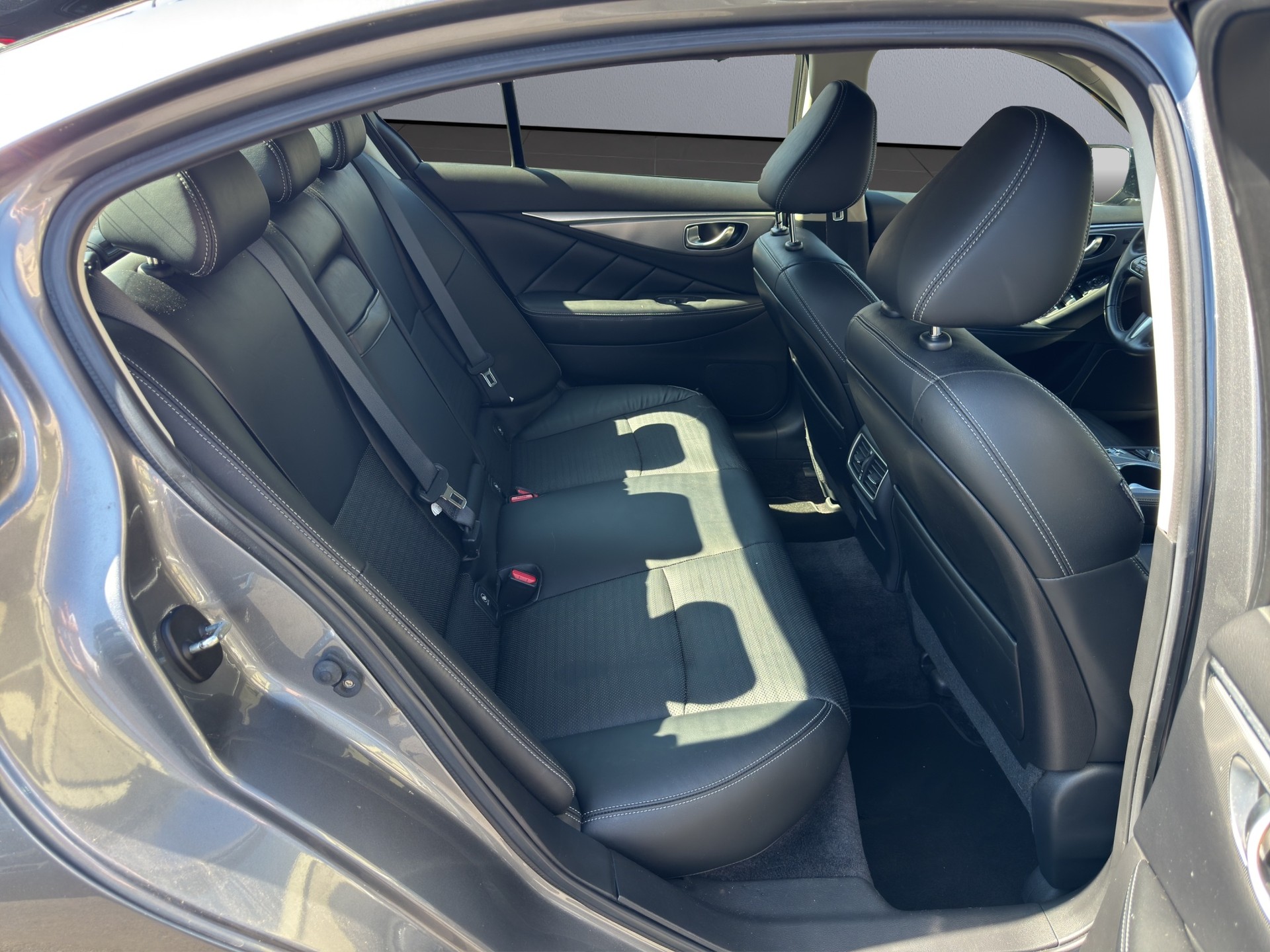INFINITI Q50 2.0 Premium Tech Automatic-image-9
