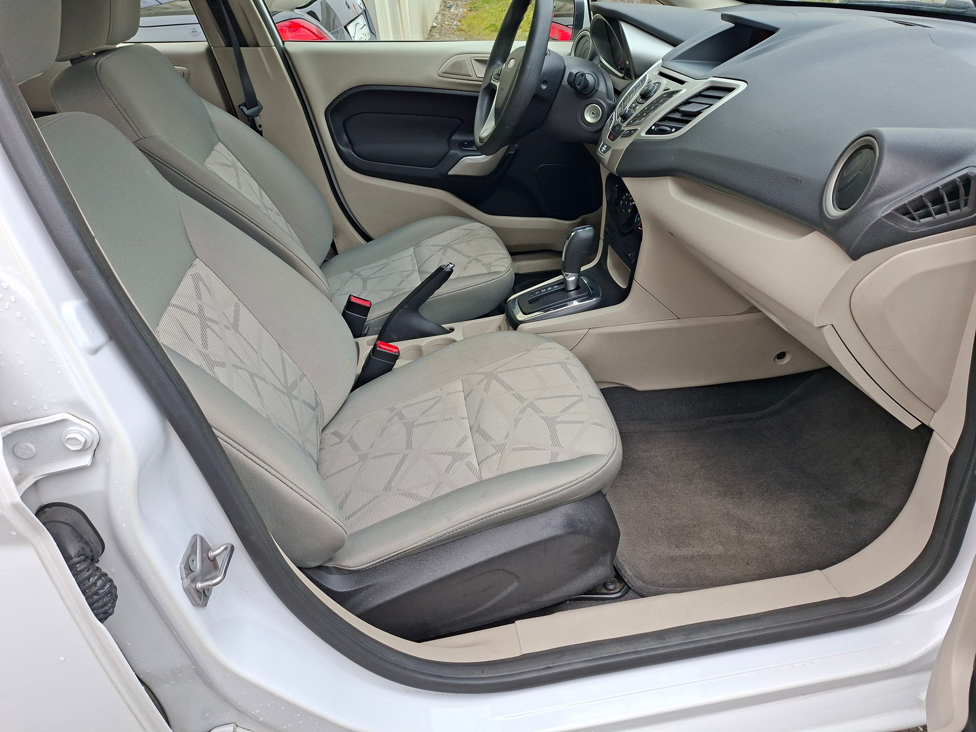 FORD Fiesta 1.6 SE Automatik-image-7