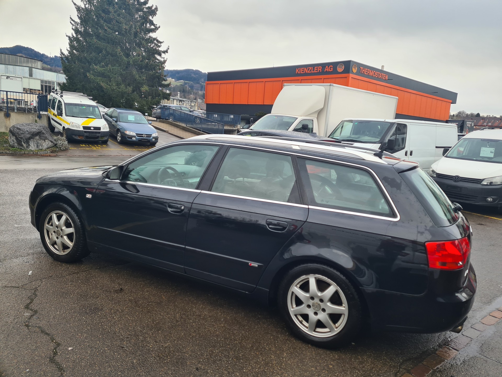 AUDI A4 Avant 2.0 Turbo FSI quattro-image-2