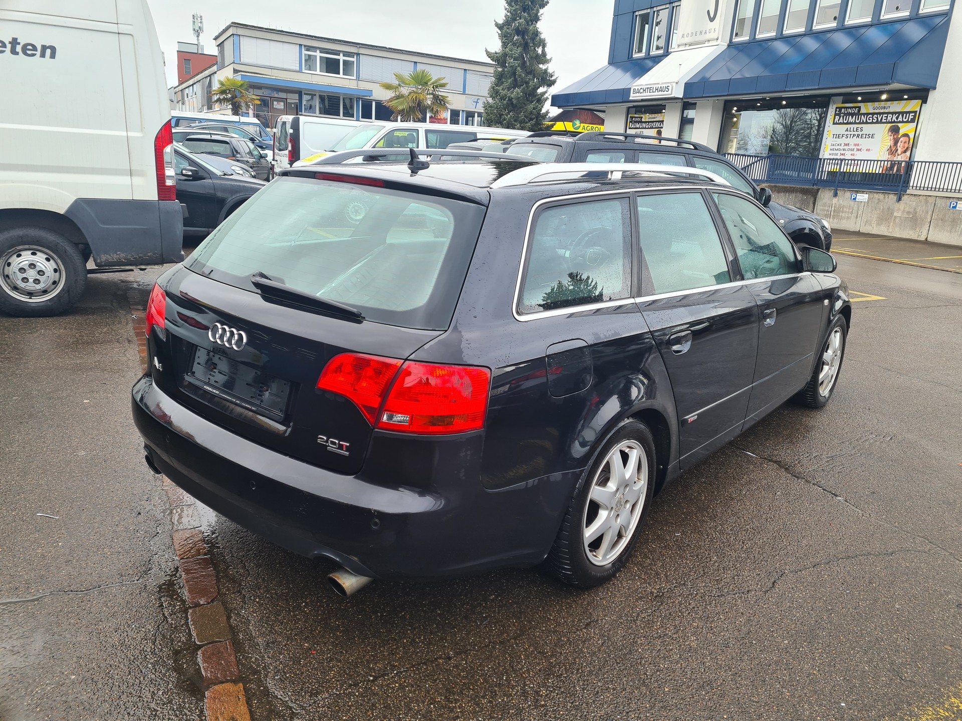 AUDI A4 Avant 2.0 Turbo FSI quattro-image-6