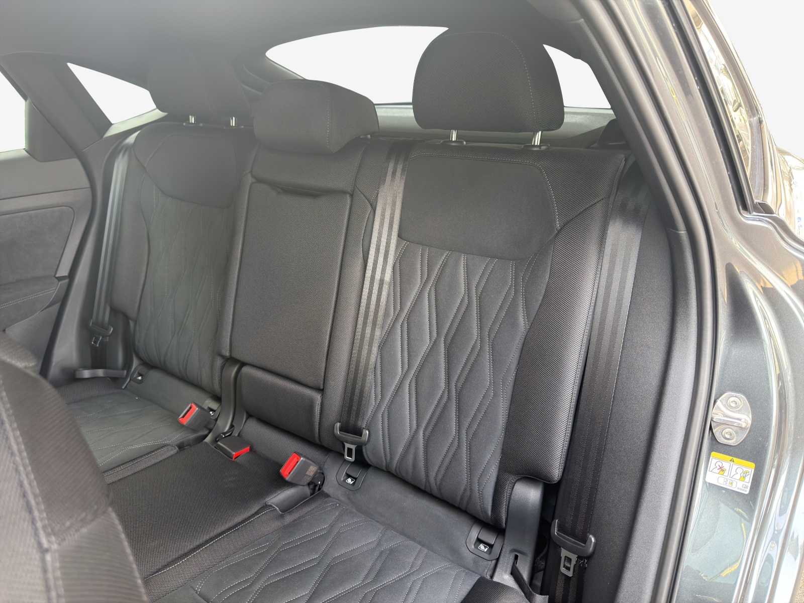 AUDI Q3 Sportback e-hybrid 200 kW S tronig-image-11