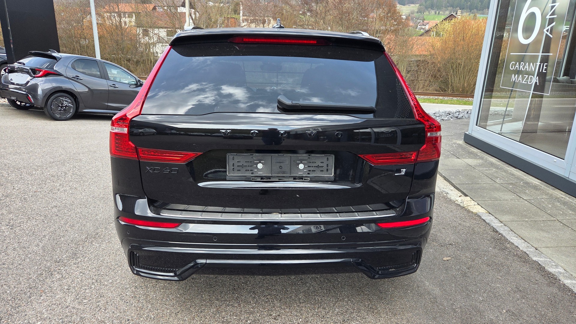 VOLVO XC60 T8 eAWD PluginHybrid Black Edition Geartronic-image-5