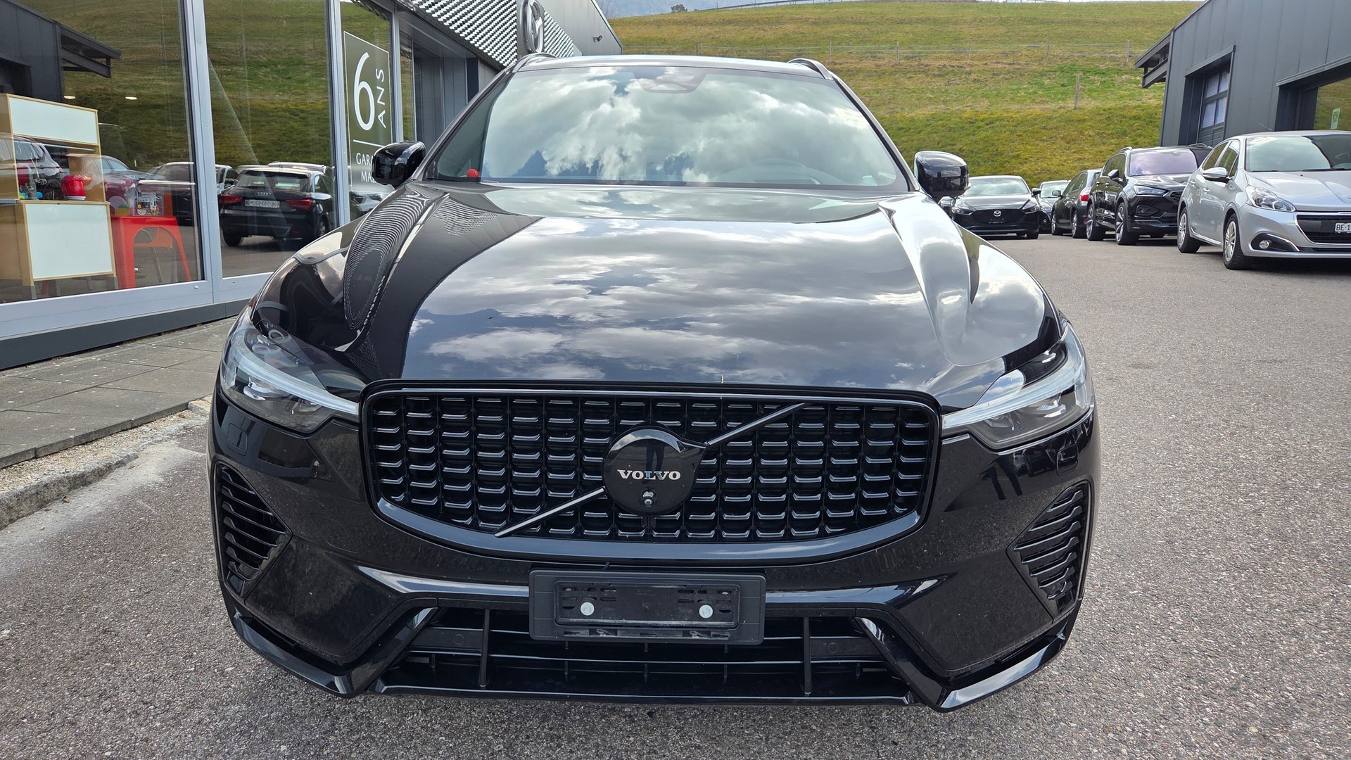 VOLVO XC60 T8 eAWD PluginHybrid Black Edition Geartronic-image-2
