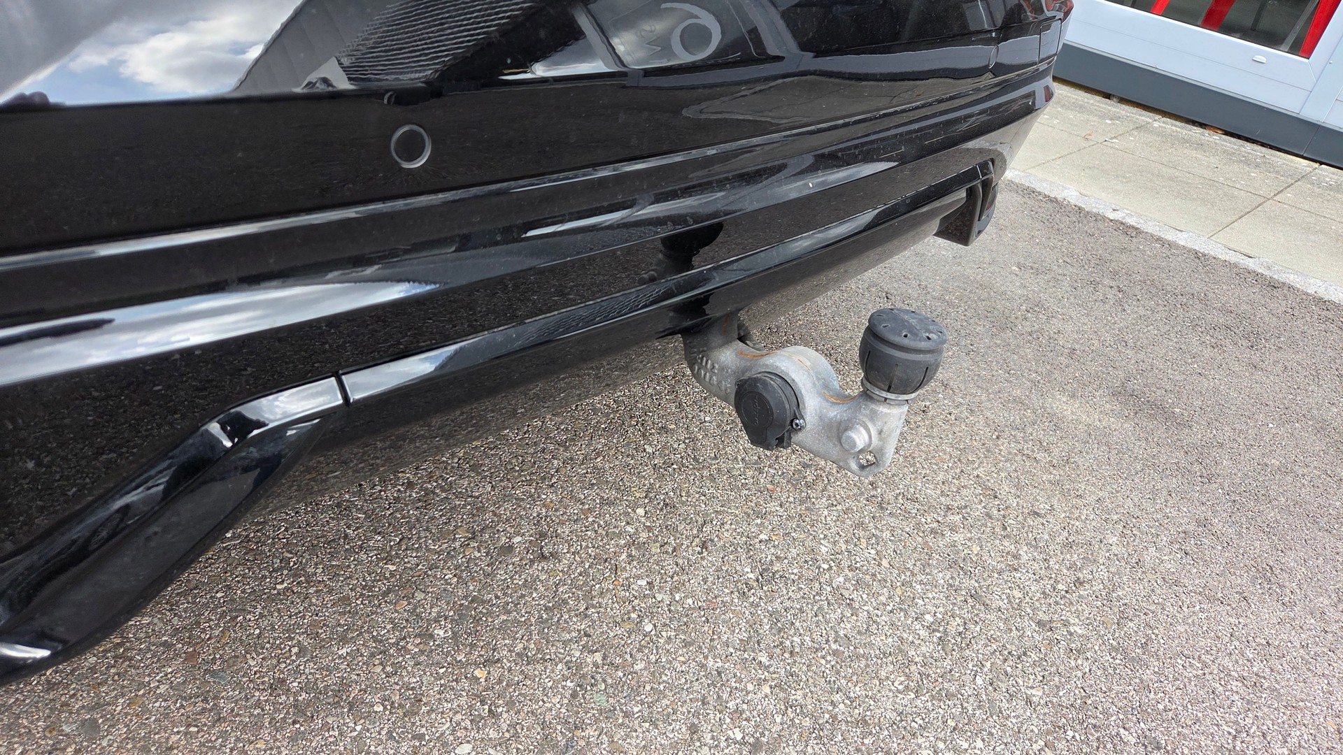 VOLVO XC60 T8 eAWD PluginHybrid Black Edition Geartronic-image-9