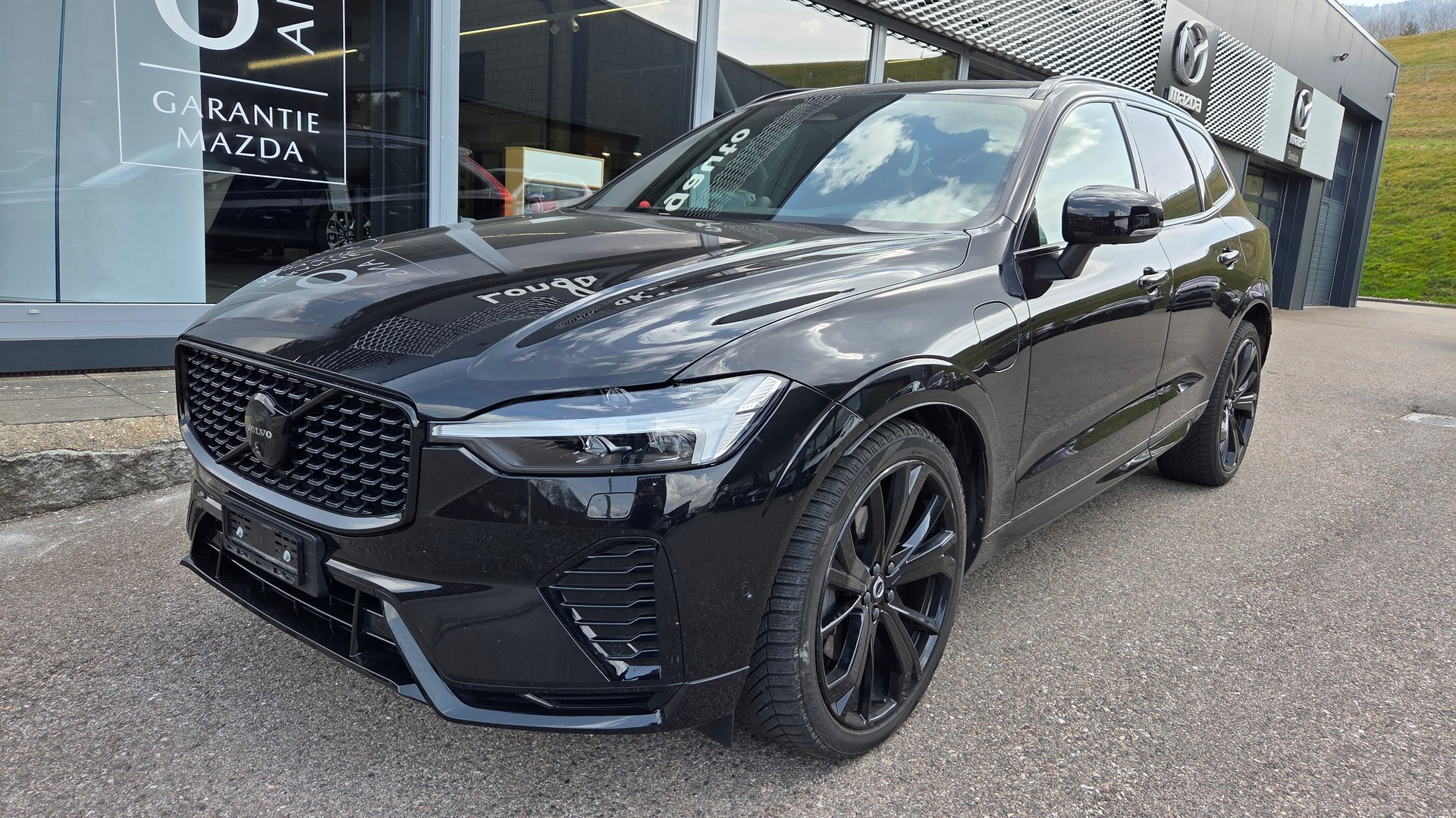 VOLVO XC60 T8 eAWD PluginHybrid Black Edition Geartronic-image-1