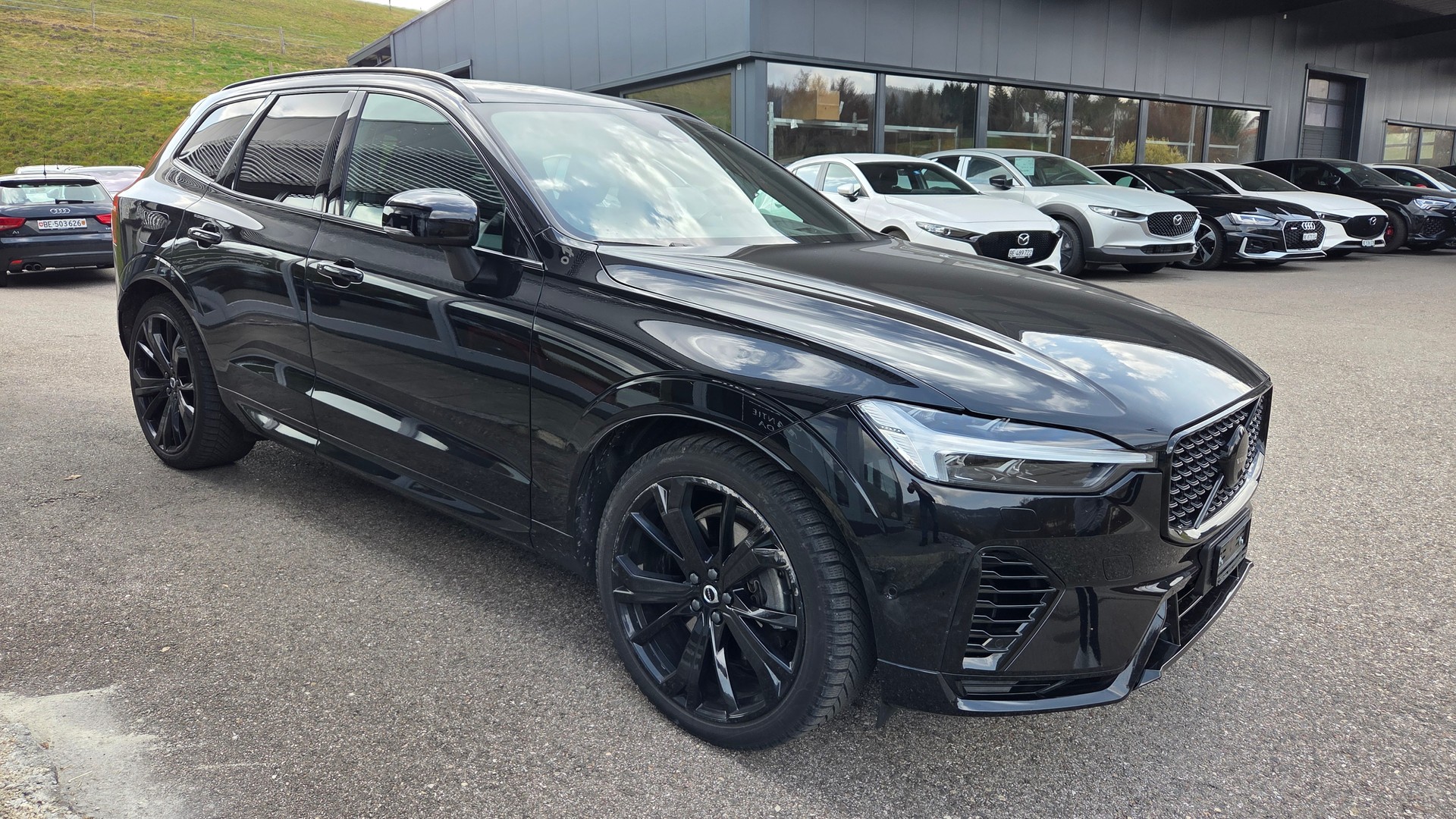 VOLVO XC60 T8 eAWD PluginHybrid Black Edition Geartronic-image-3