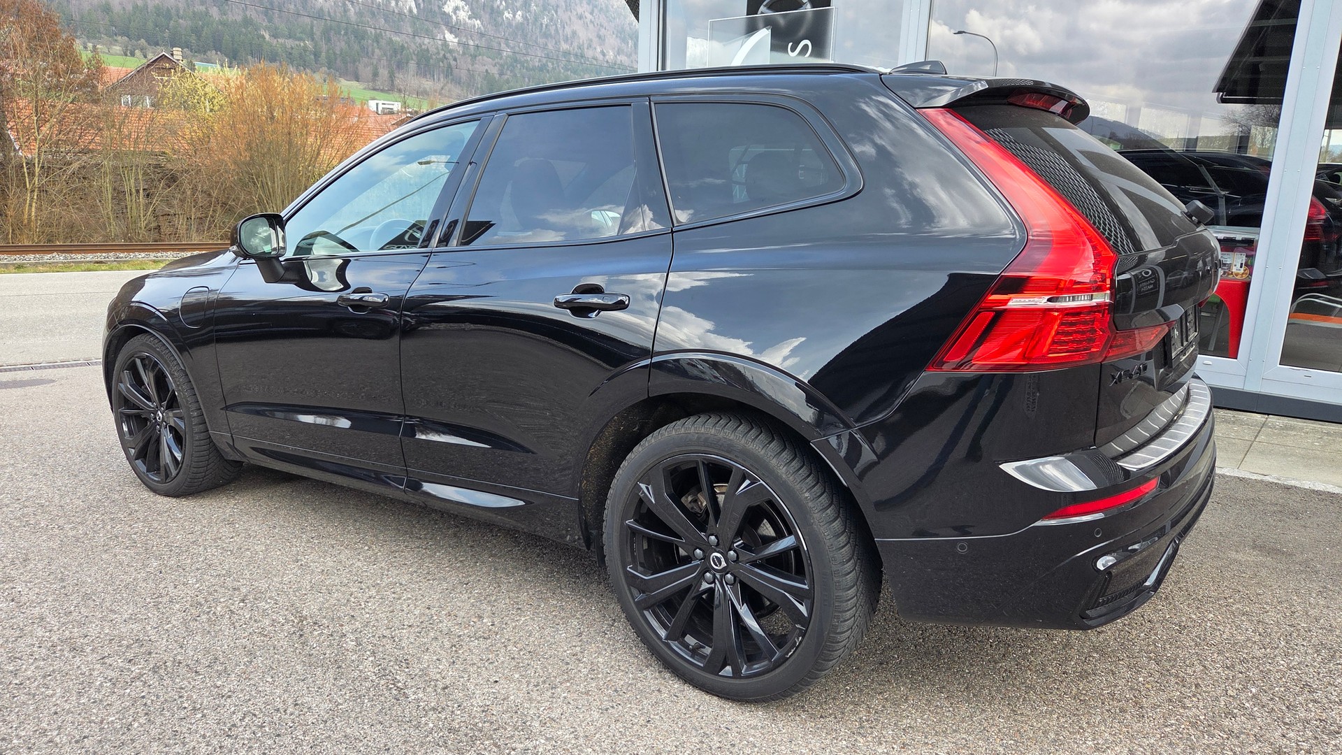 VOLVO XC60 T8 eAWD PluginHybrid Black Edition Geartronic-image-6