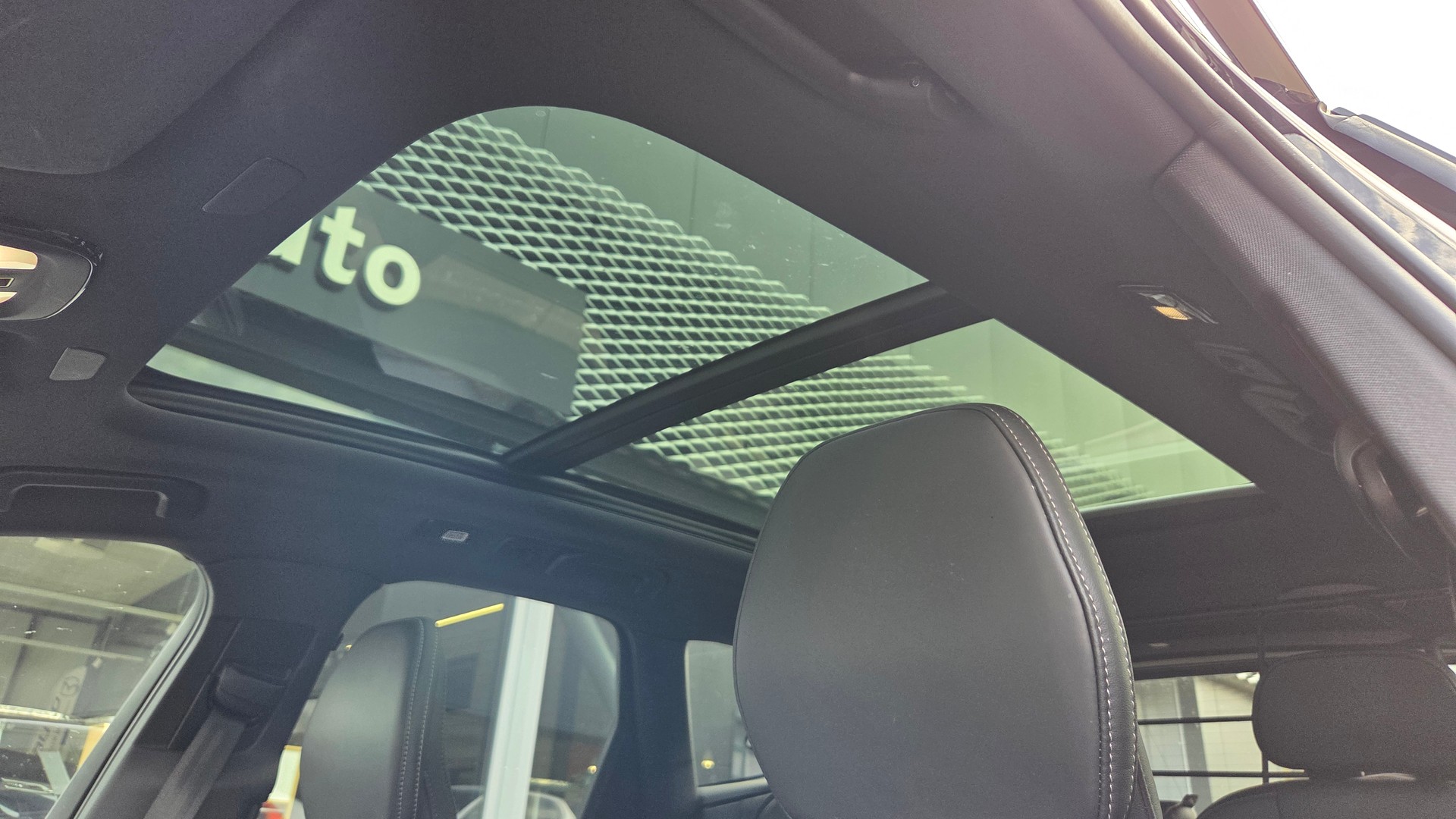 VOLVO XC60 T8 eAWD PluginHybrid Black Edition Geartronic-image-12