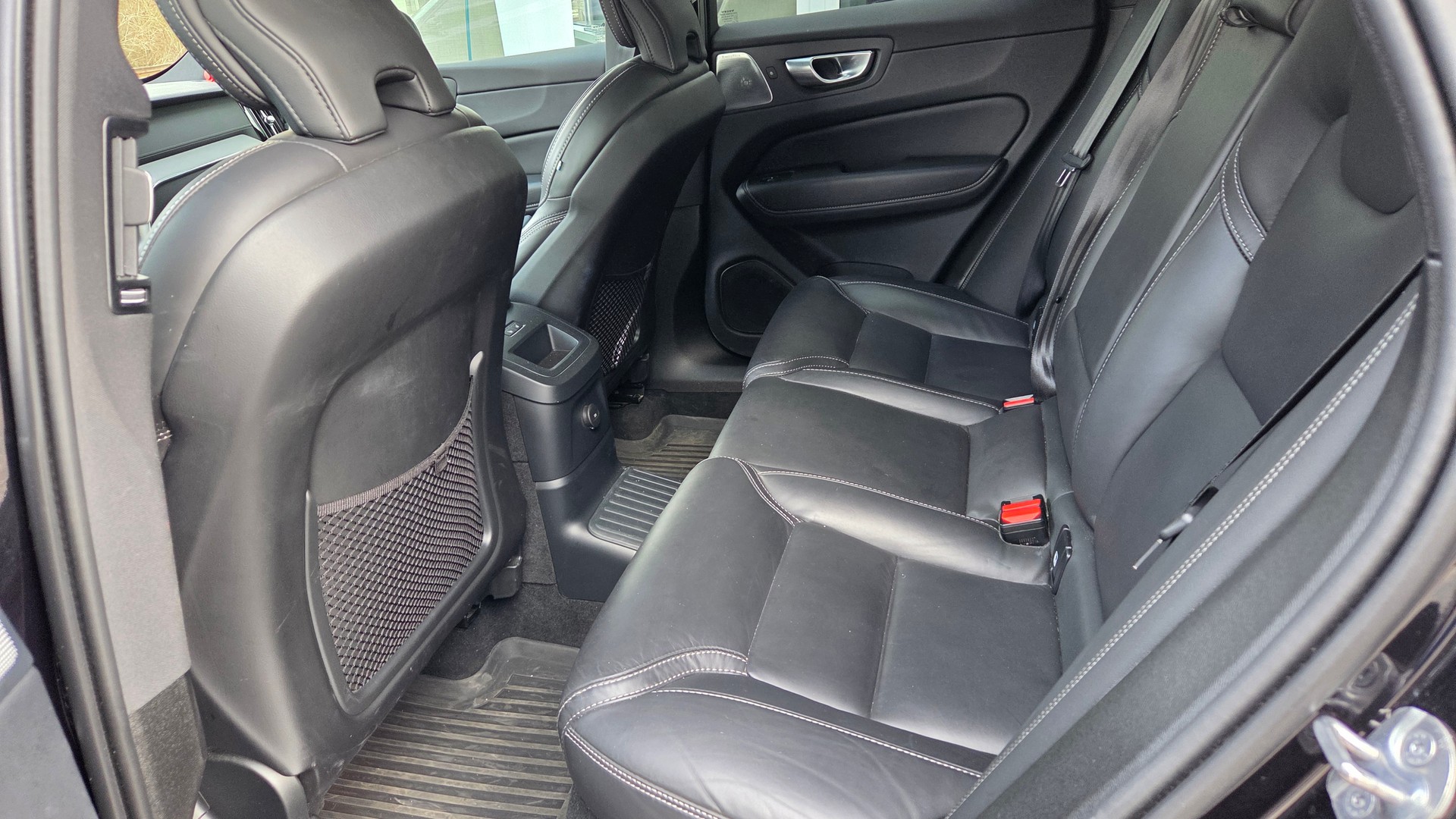 VOLVO XC60 T8 eAWD PluginHybrid Black Edition Geartronic-image-8