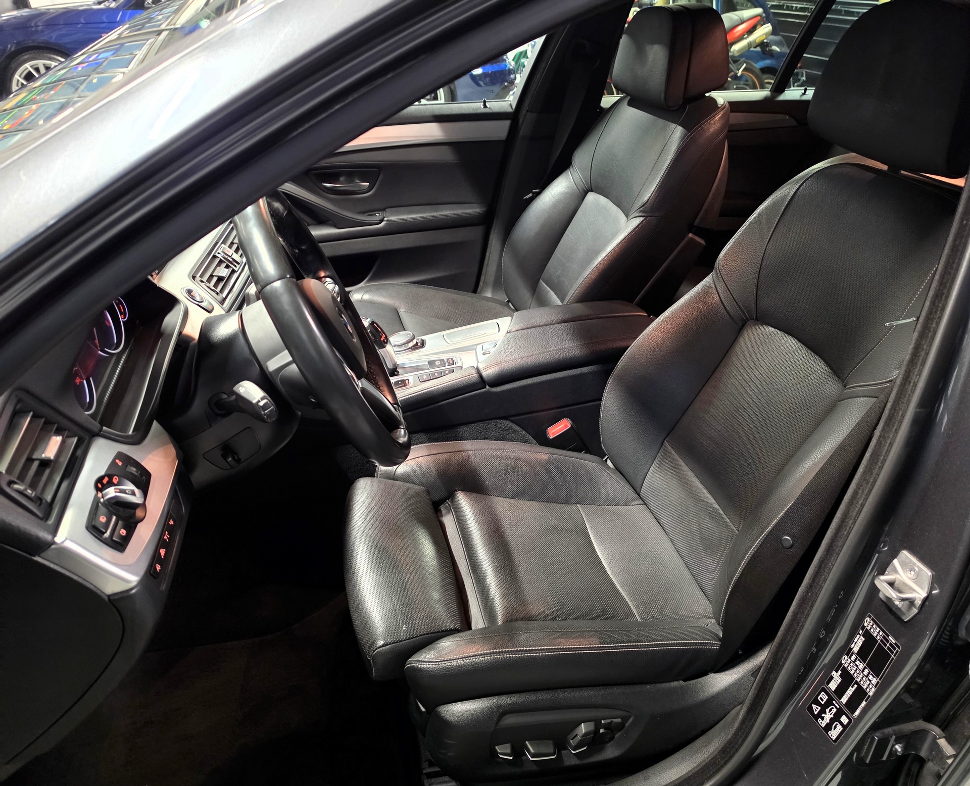 BMW 530d xDrive Touring-image-7