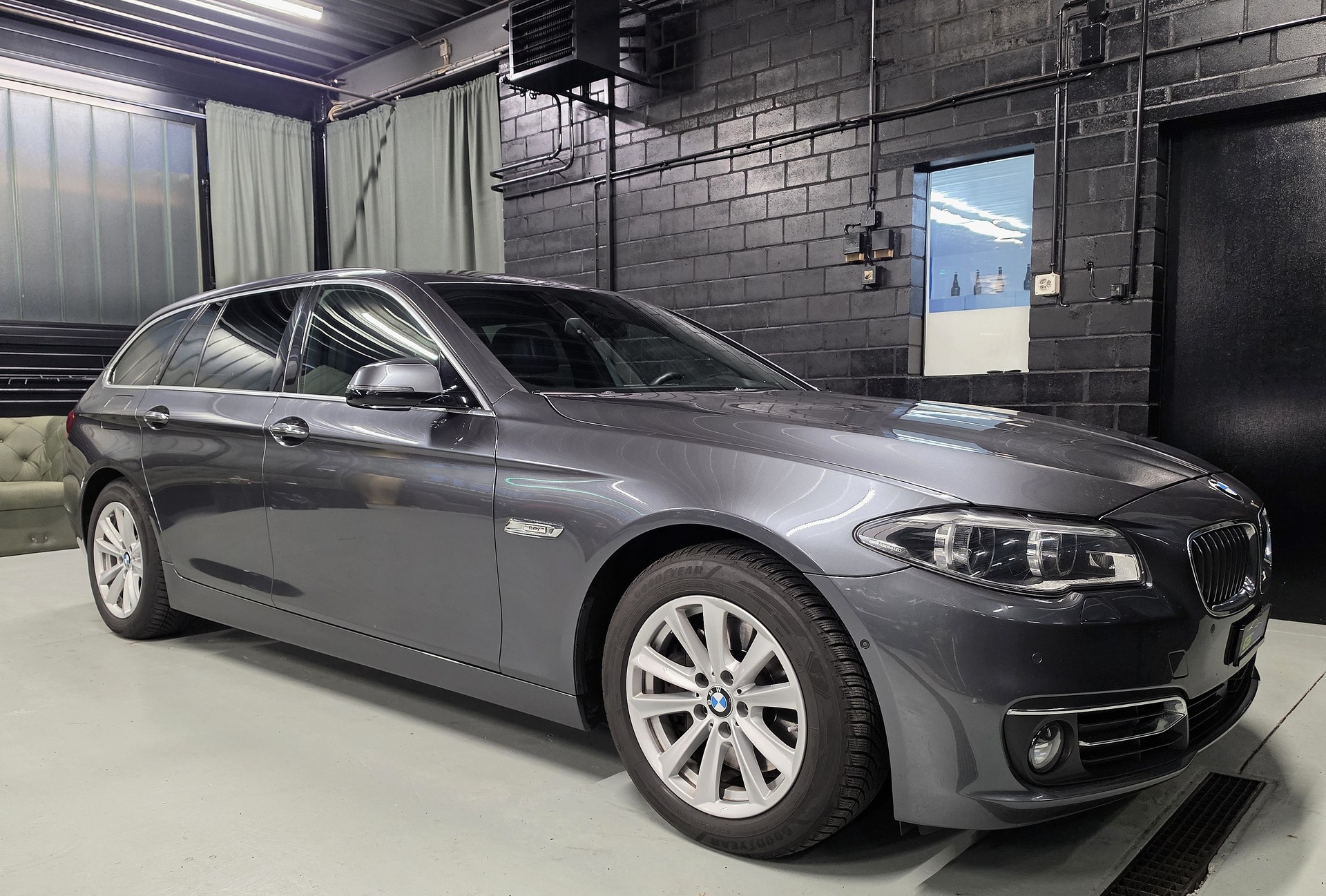 BMW 530d xDrive Touring-image-0
