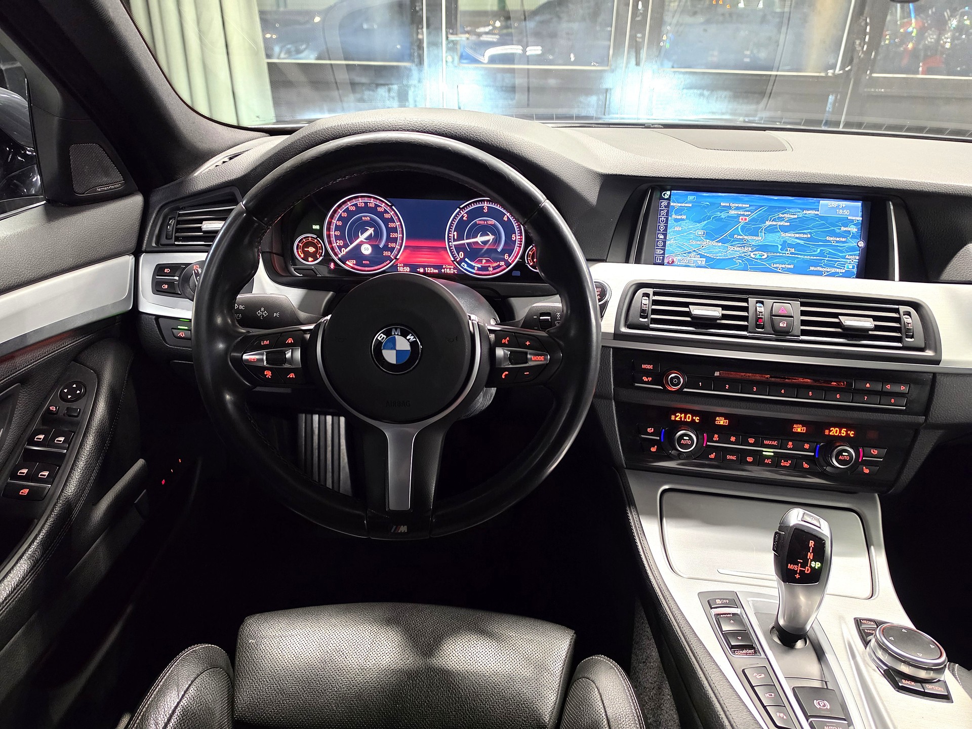 BMW 530d xDrive Touring-image-9