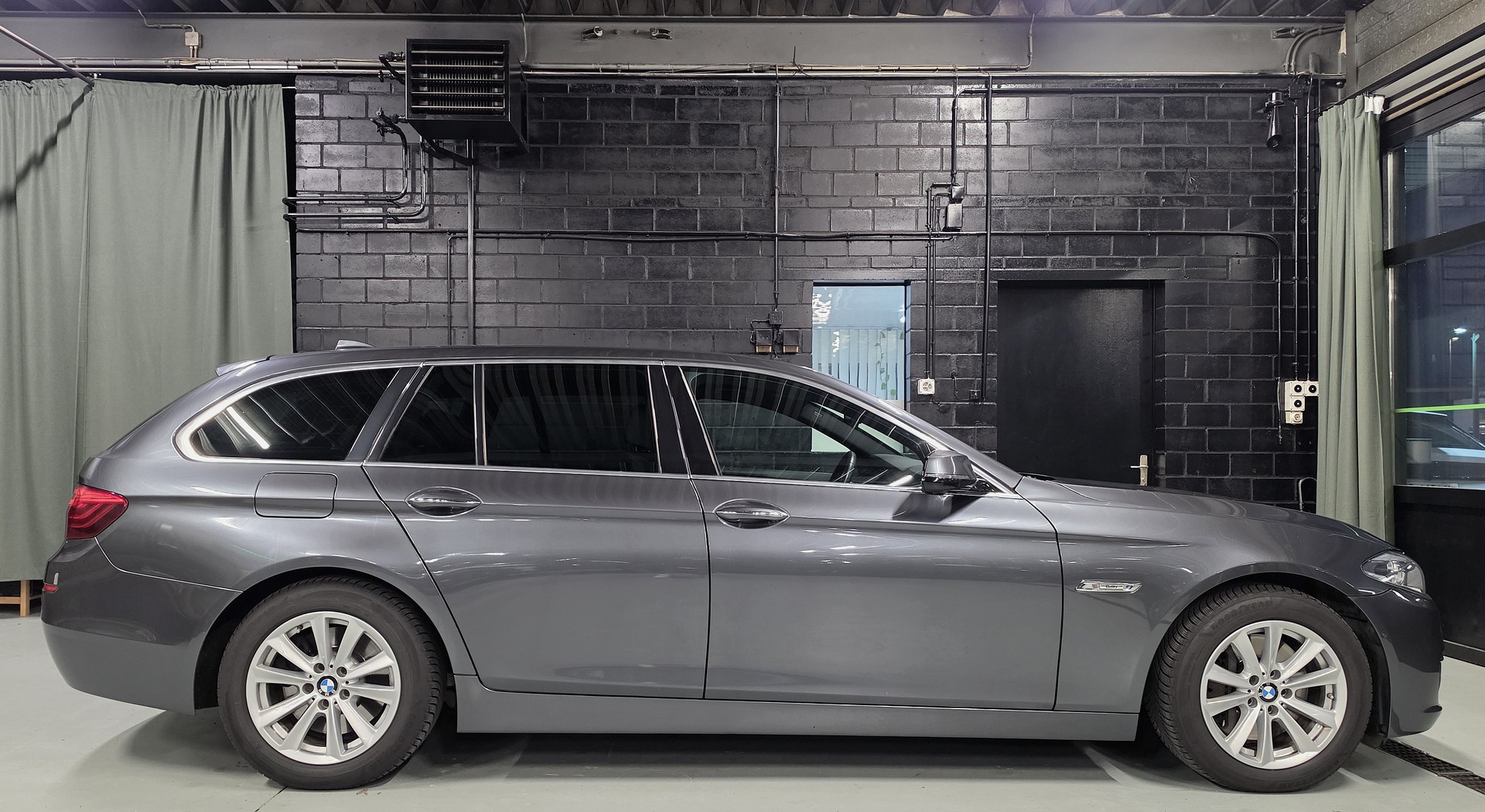 BMW 530d xDrive Touring-image-1