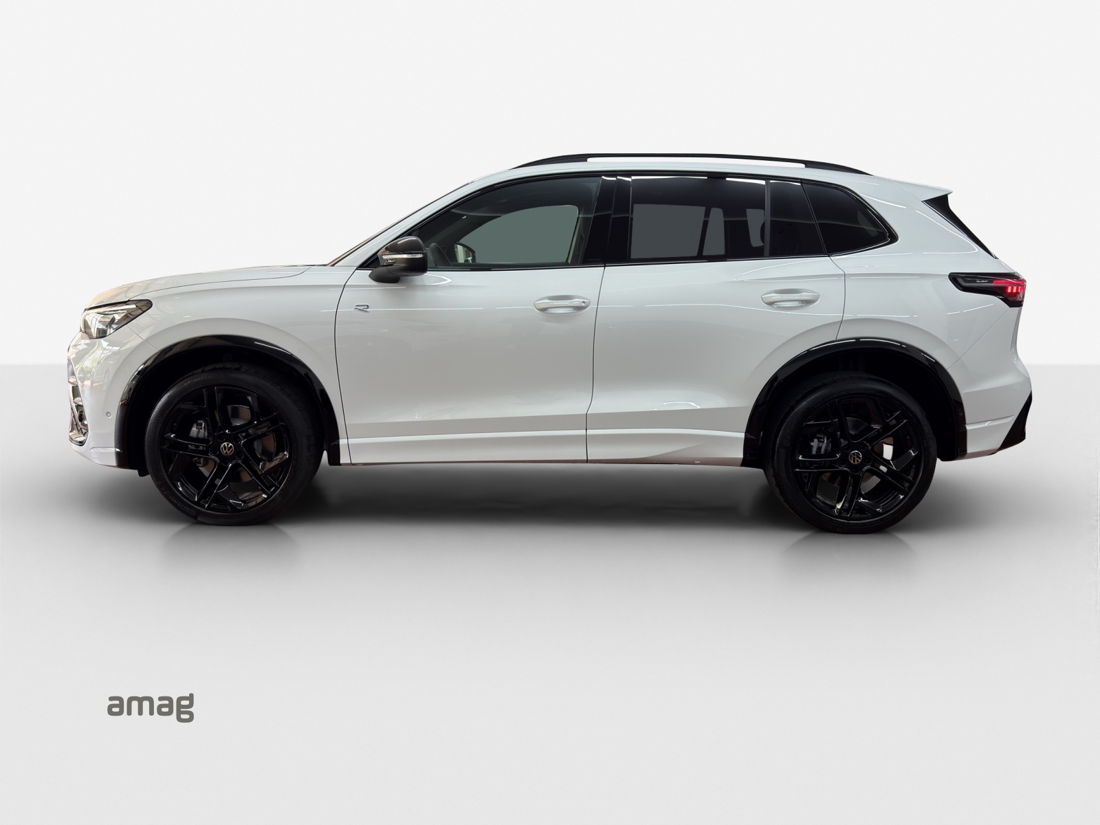 VW Tiguan 2.0 TSI DSG R-Line 4Motion-image-1