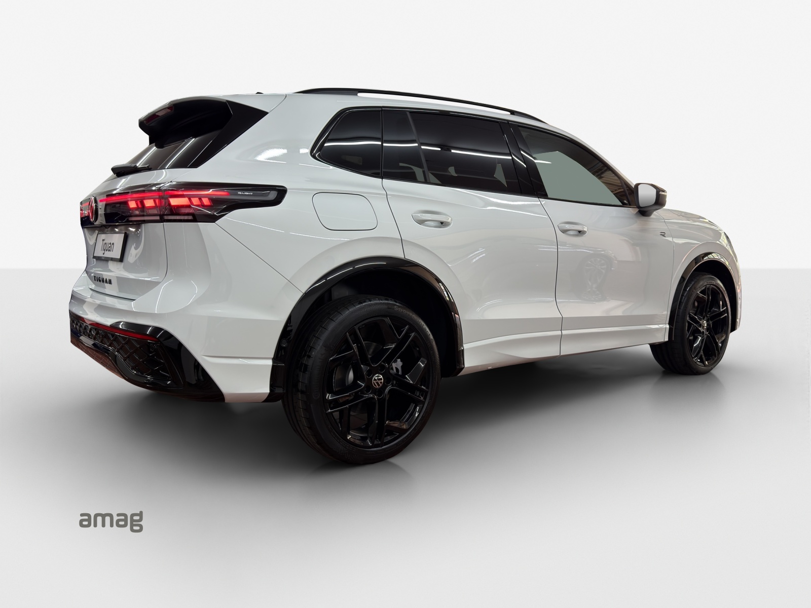 VW Tiguan 2.0 TSI DSG R-Line 4Motion-image-4