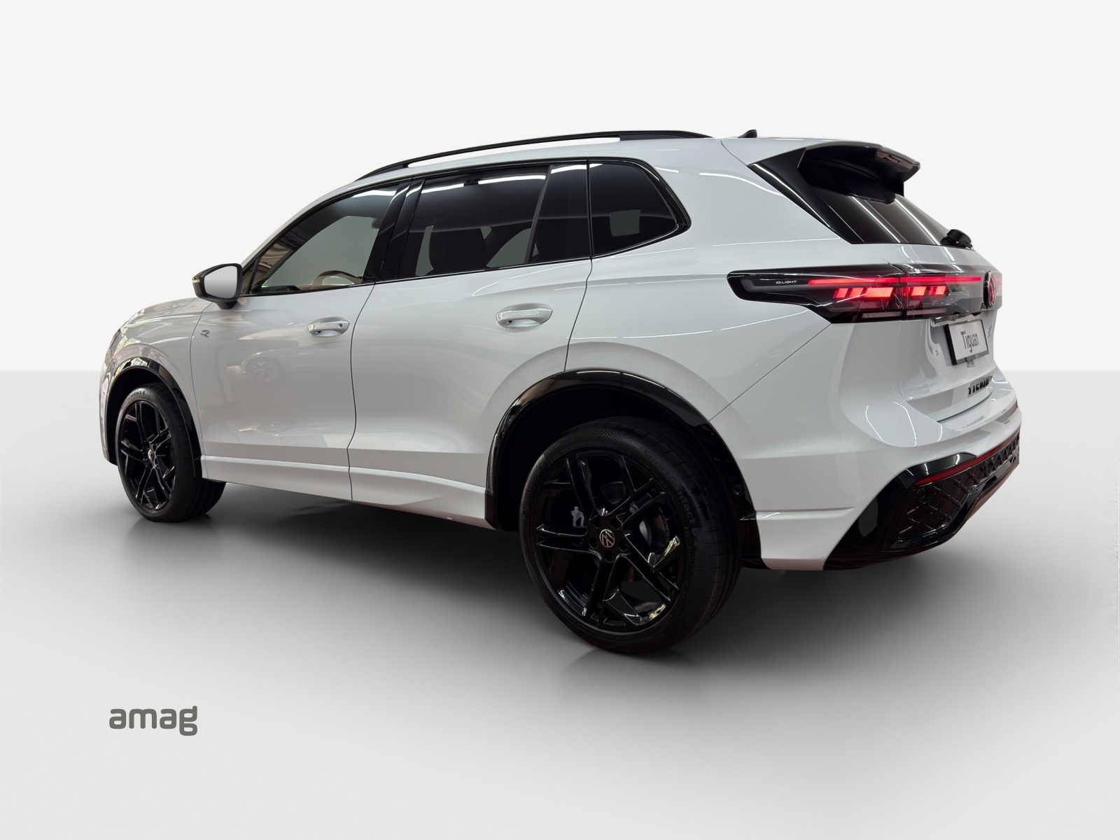 VW Tiguan 2.0 TSI DSG R-Line 4Motion-image-2