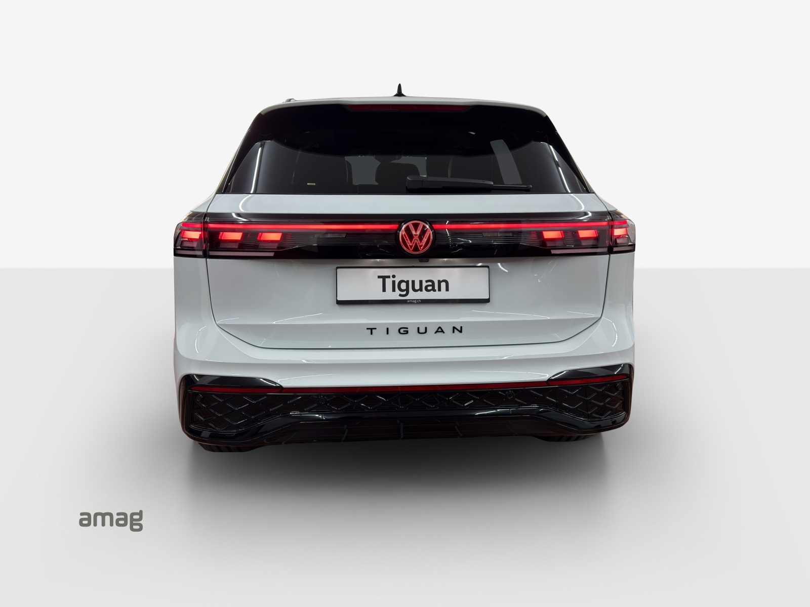 VW Tiguan 2.0 TSI DSG R-Line 4Motion-image-3