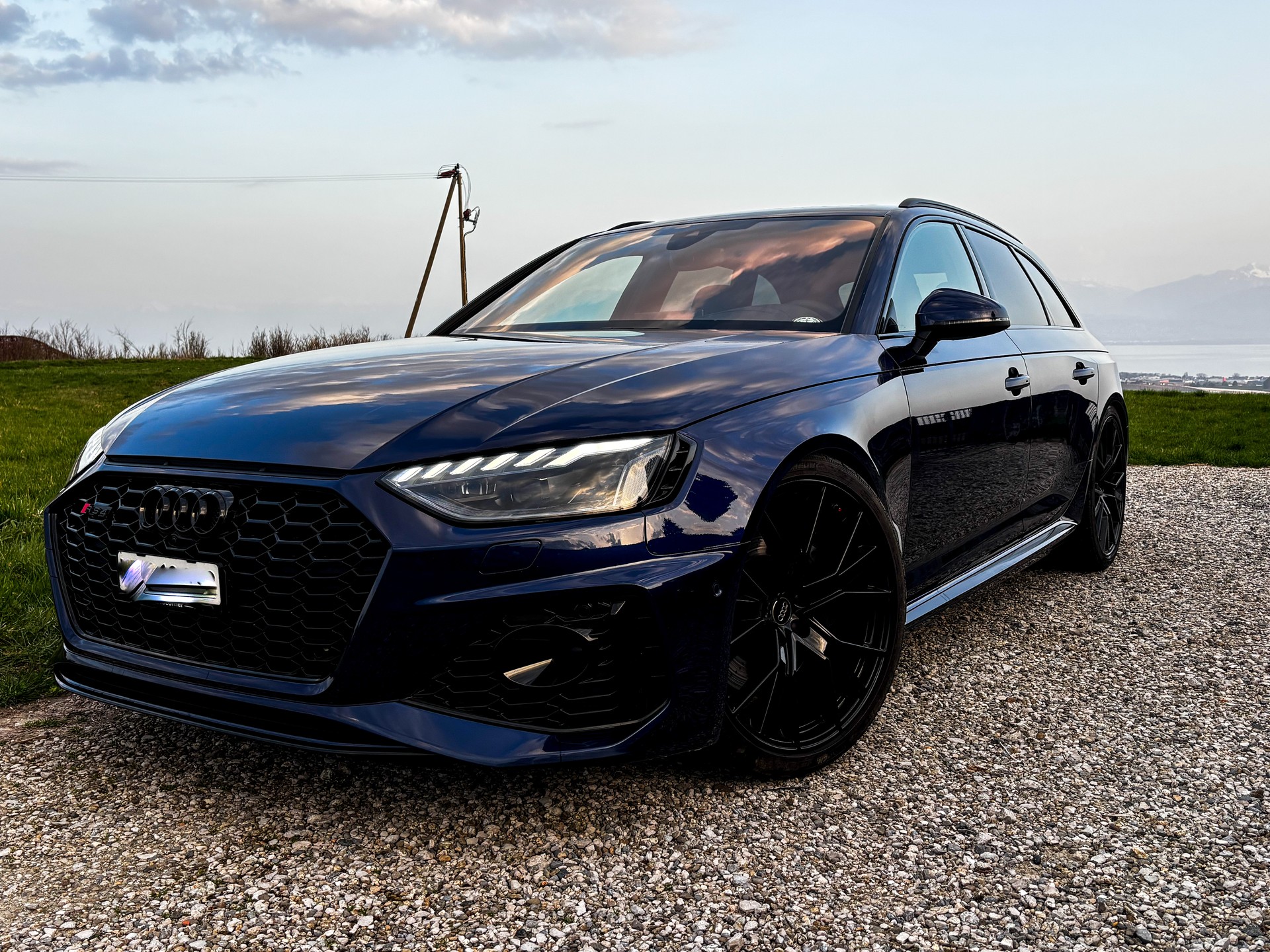 AUDI RS4 Avant quattro tiptronic Bleu Navara Cam360-image-1