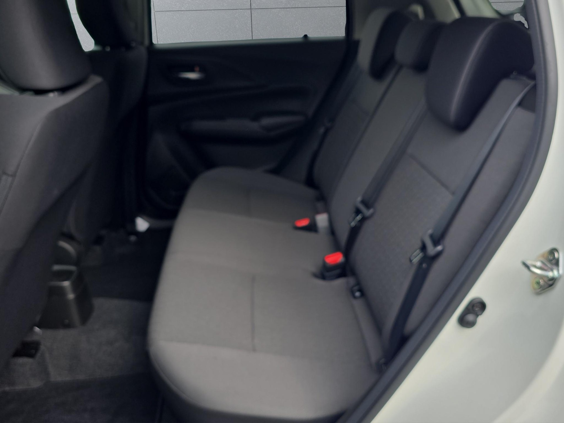 SUZUKI Swift 1.2 Sakura Top Hybrid 4x4-image-17