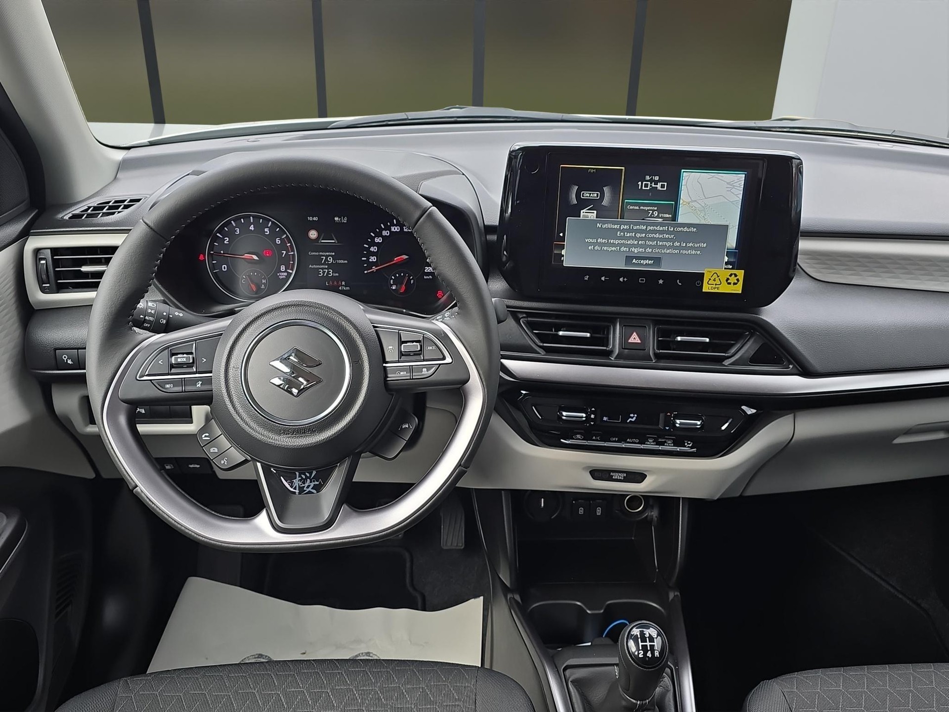 SUZUKI Swift 1.2 Sakura Top Hybrid 4x4-image-12