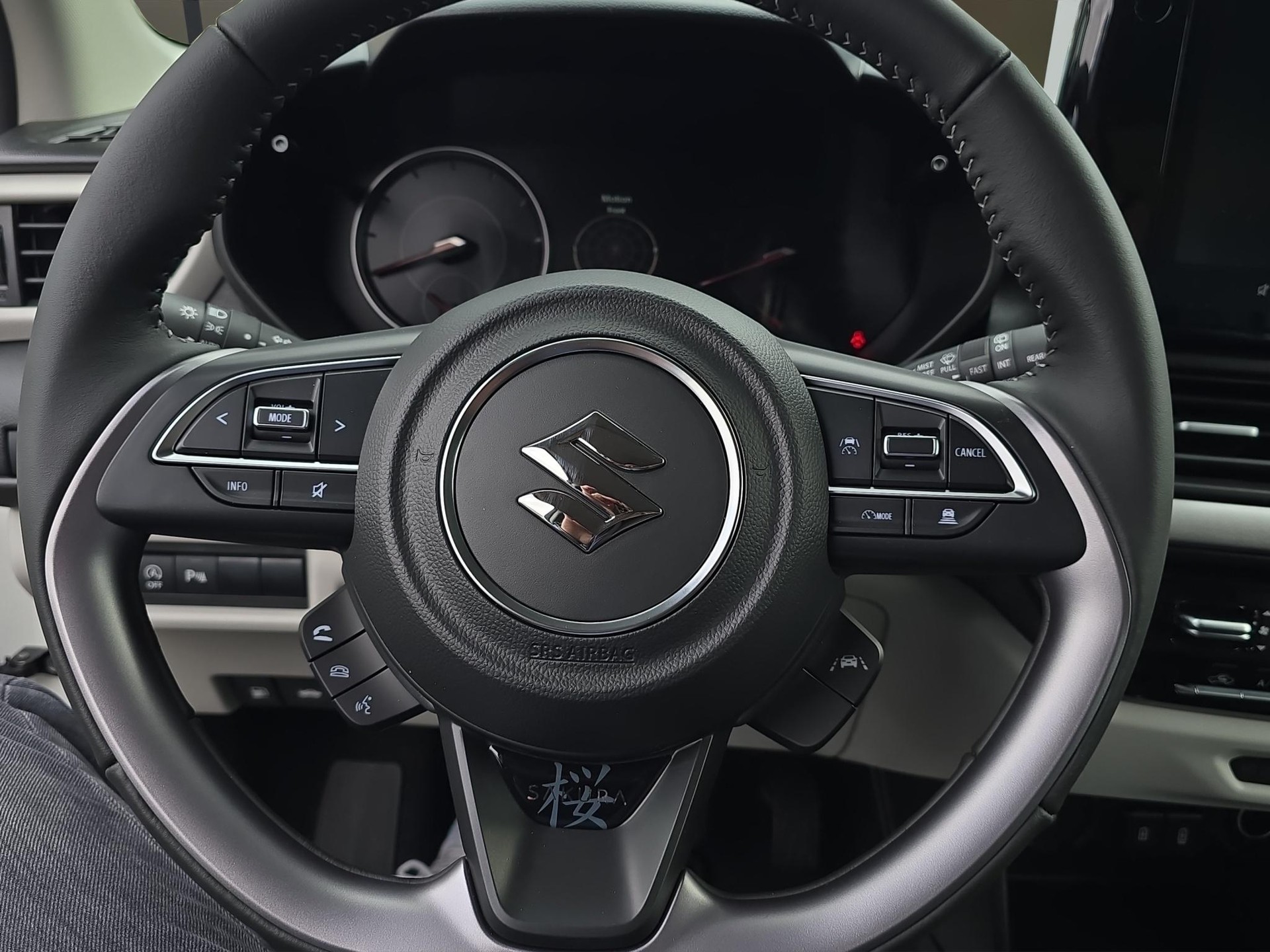 SUZUKI Swift 1.2 Sakura Top Hybrid 4x4-image-10