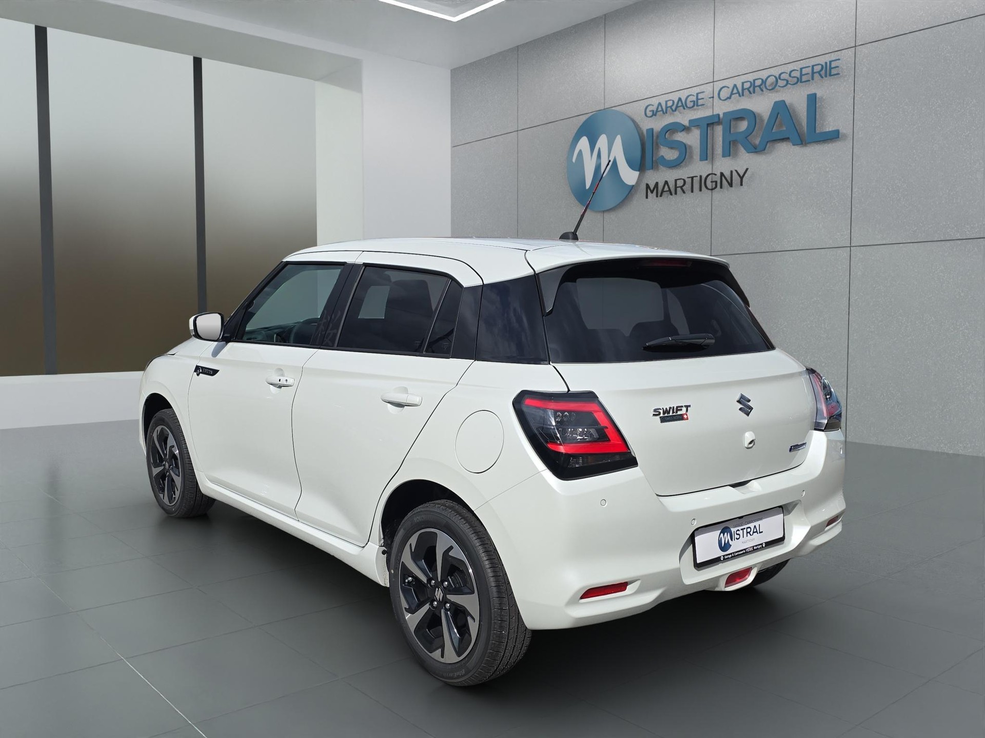 SUZUKI Swift 1.2 Sakura Top Hybrid 4x4-image-1