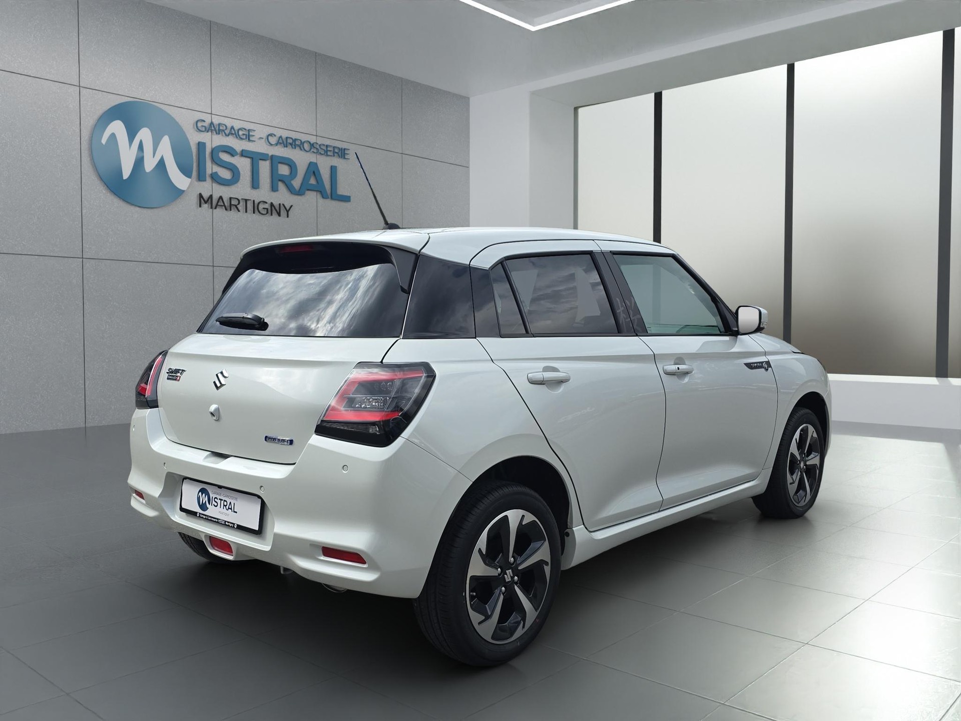 SUZUKI Swift 1.2 Sakura Top Hybrid 4x4-image-3